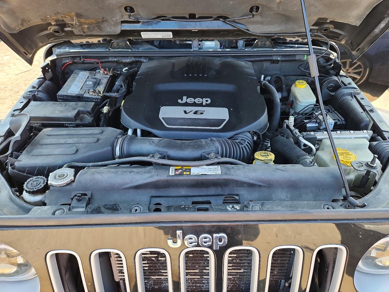 2014 Jeep Wrangler Sahara Black vin: 1C4AJWBG8EL226582