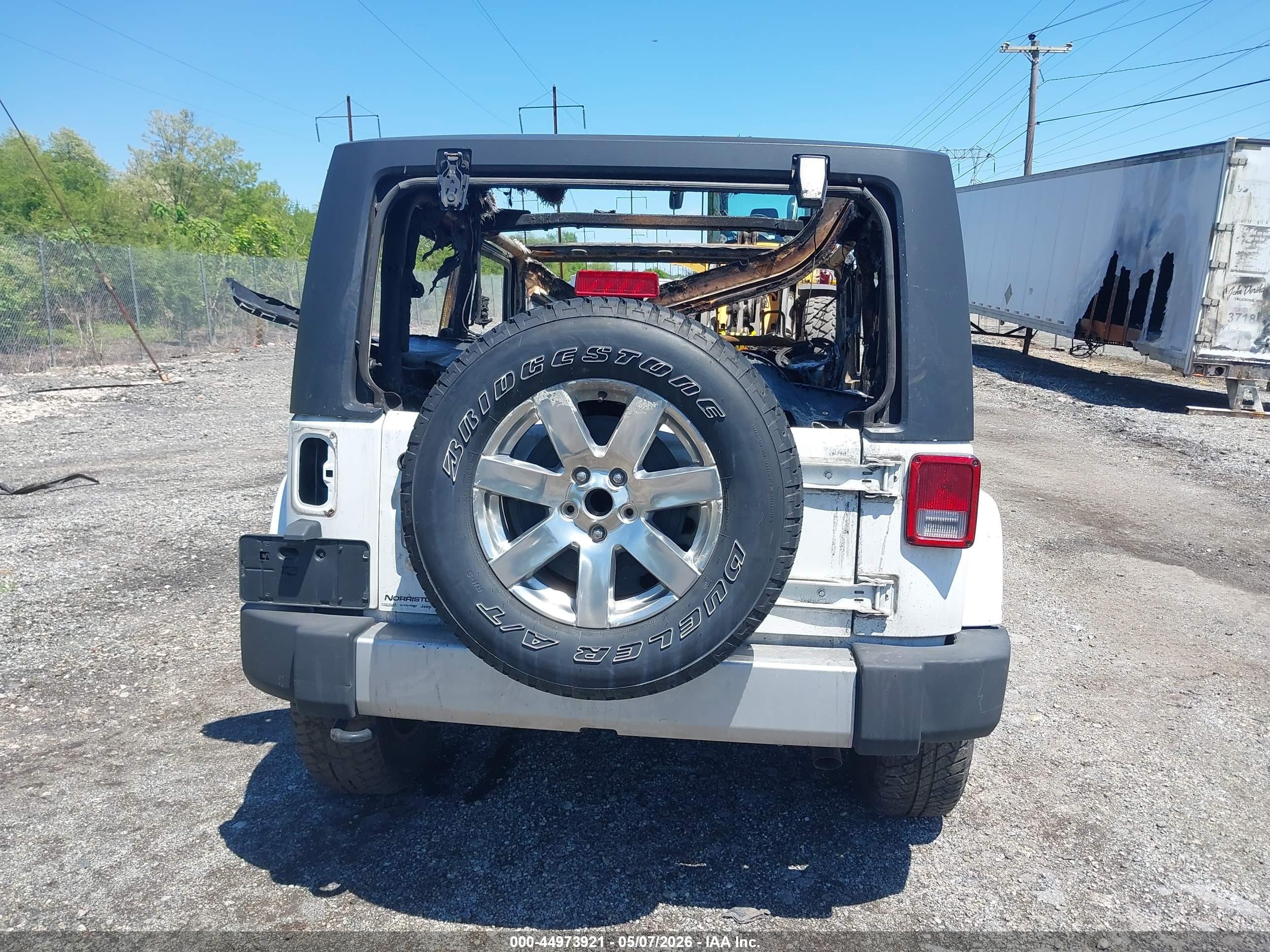 2012 Jeep Wrangler Sahara Silver vin: 1C4AJWBG9CL280079