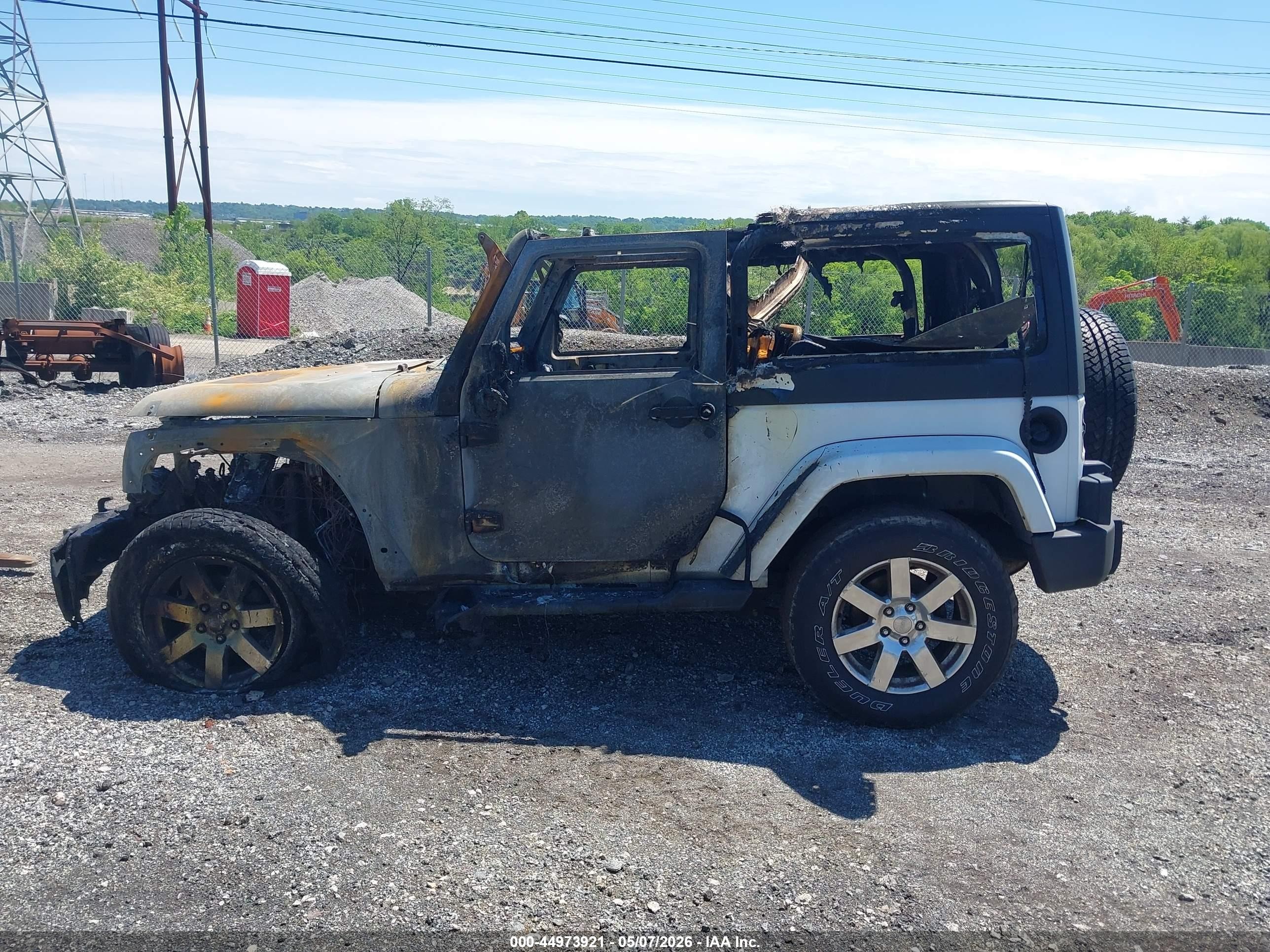 2012 Jeep Wrangler Sahara Silver vin: 1C4AJWBG9CL280079