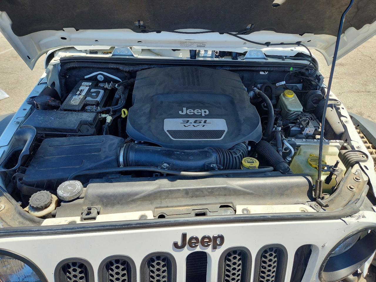 2013 Jeep Wrangler Sahara White vin: 1C4AJWBG9DL602415