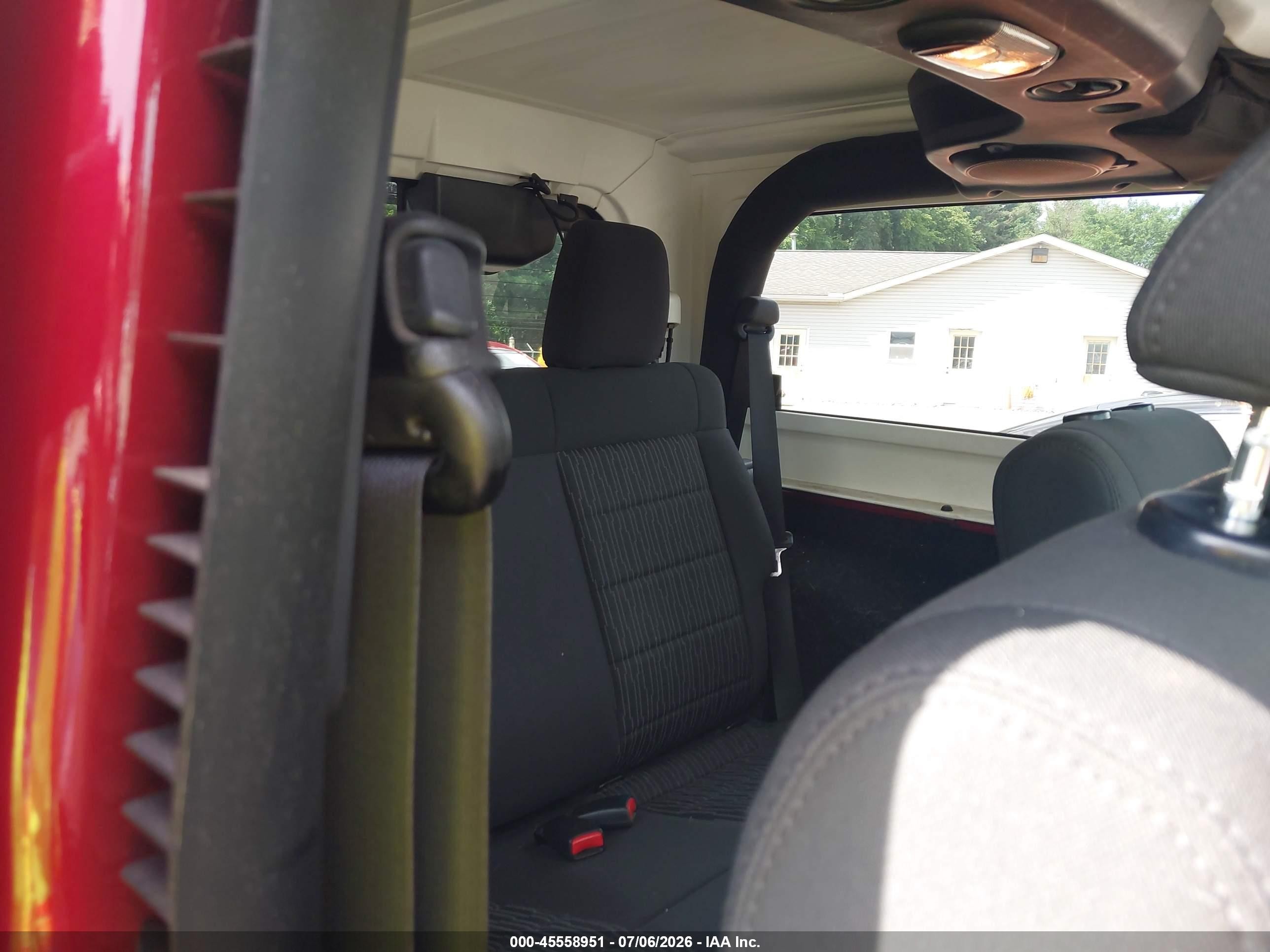 2012 Jeep Wrangler Sahara Maroon vin: 1C4AJWBGXCL152207