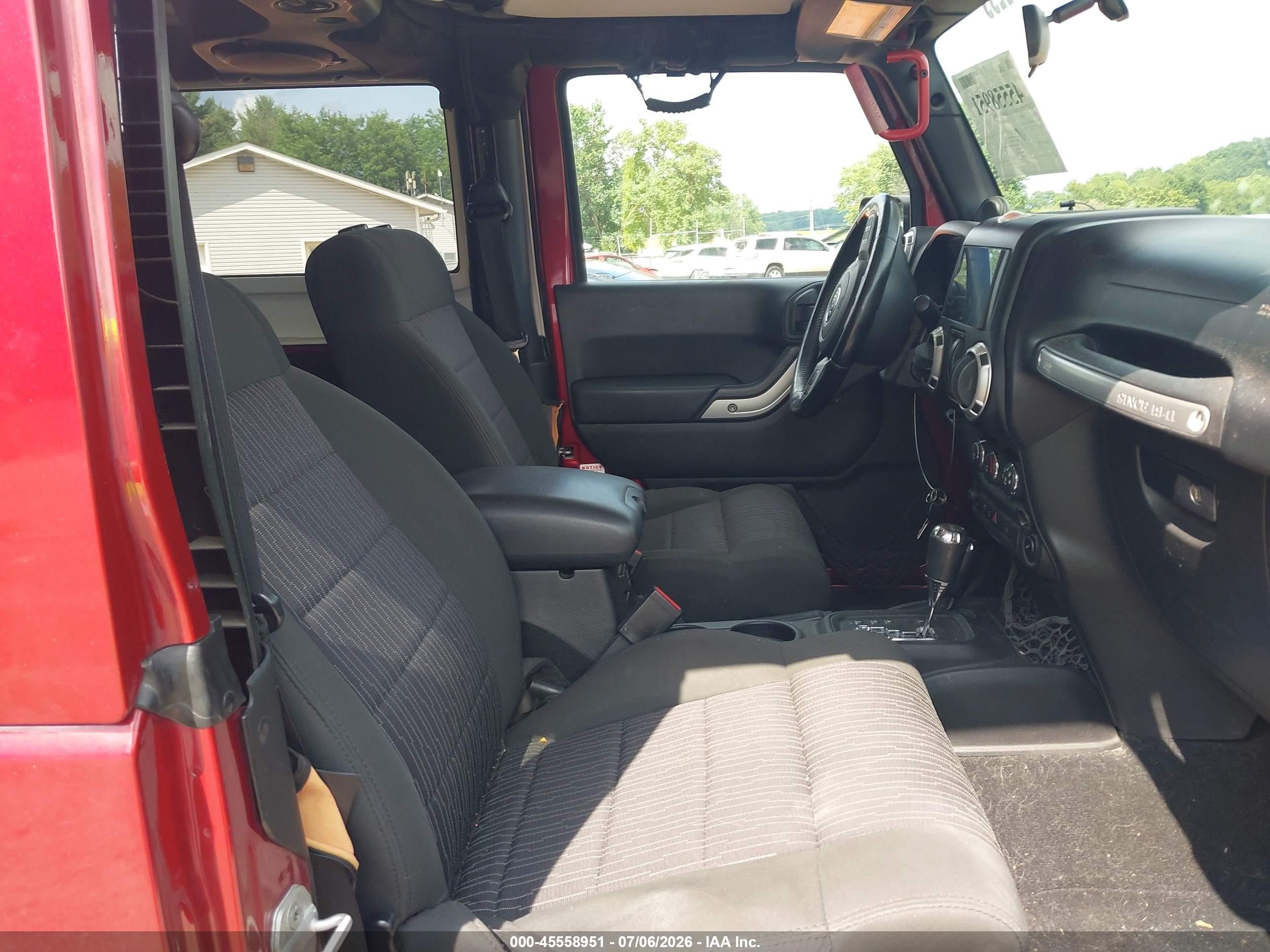 2012 Jeep Wrangler Sahara Maroon vin: 1C4AJWBGXCL152207