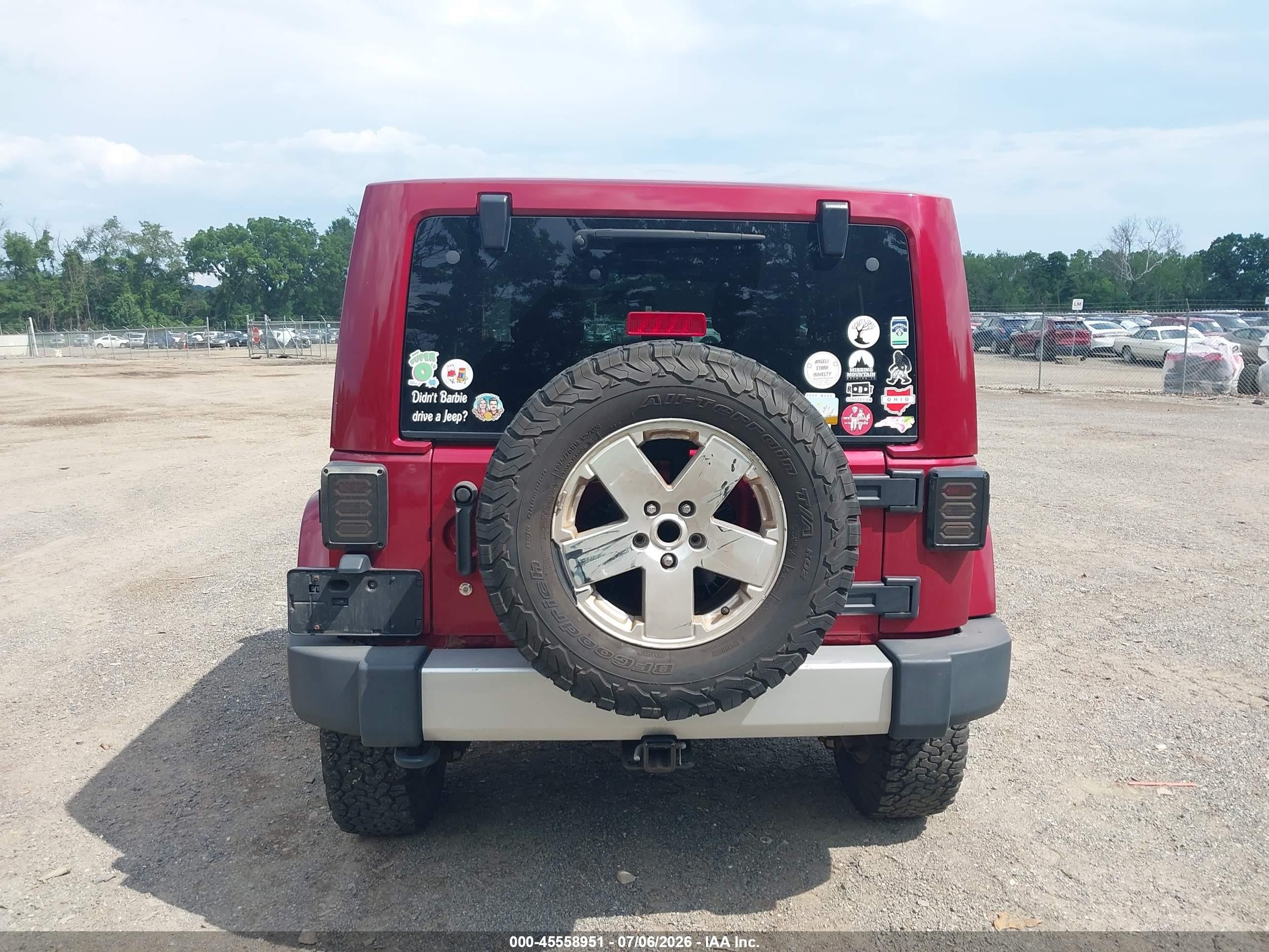 2012 Jeep Wrangler Sahara Maroon vin: 1C4AJWBGXCL152207