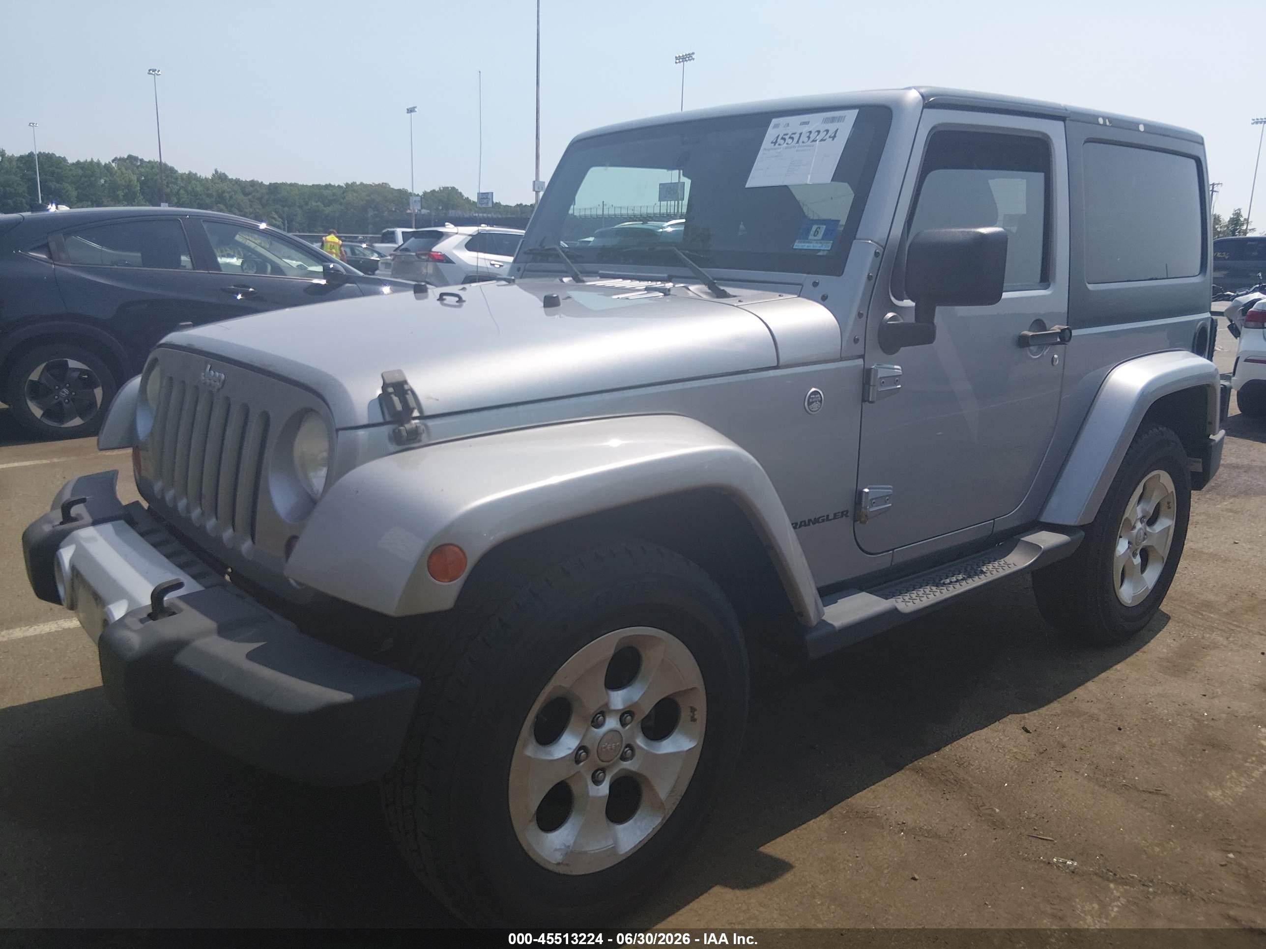 2013 Jeep Wrangler Sahara Silver vin: 1C4AJWBGXDL633124
