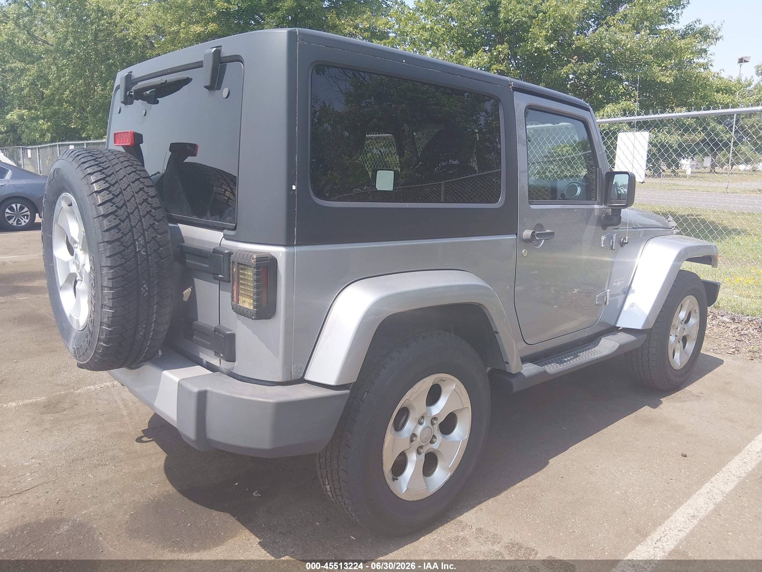 2013 Jeep Wrangler Sahara Silver vin: 1C4AJWBGXDL633124