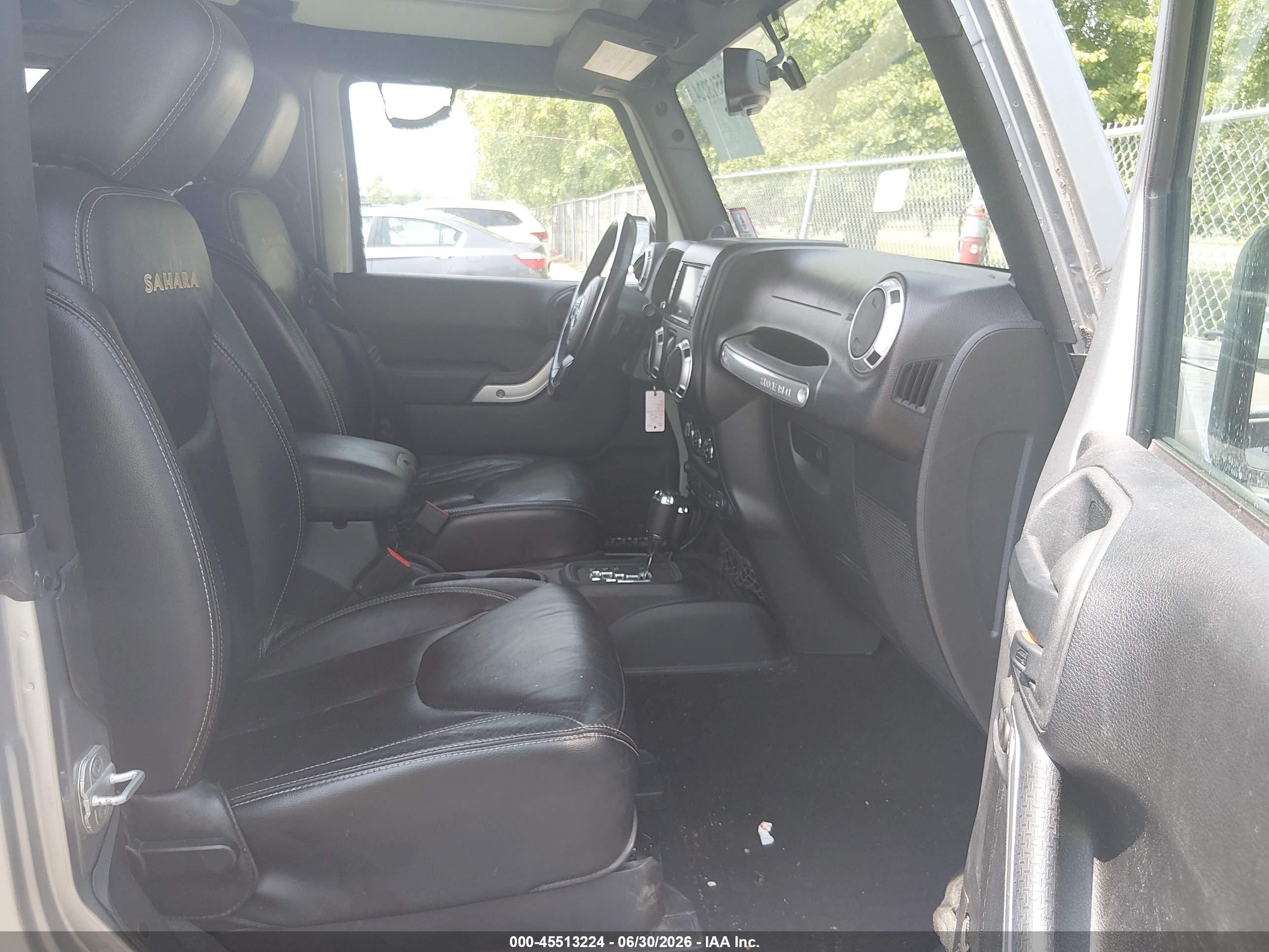 2013 Jeep Wrangler Sahara Silver vin: 1C4AJWBGXDL633124