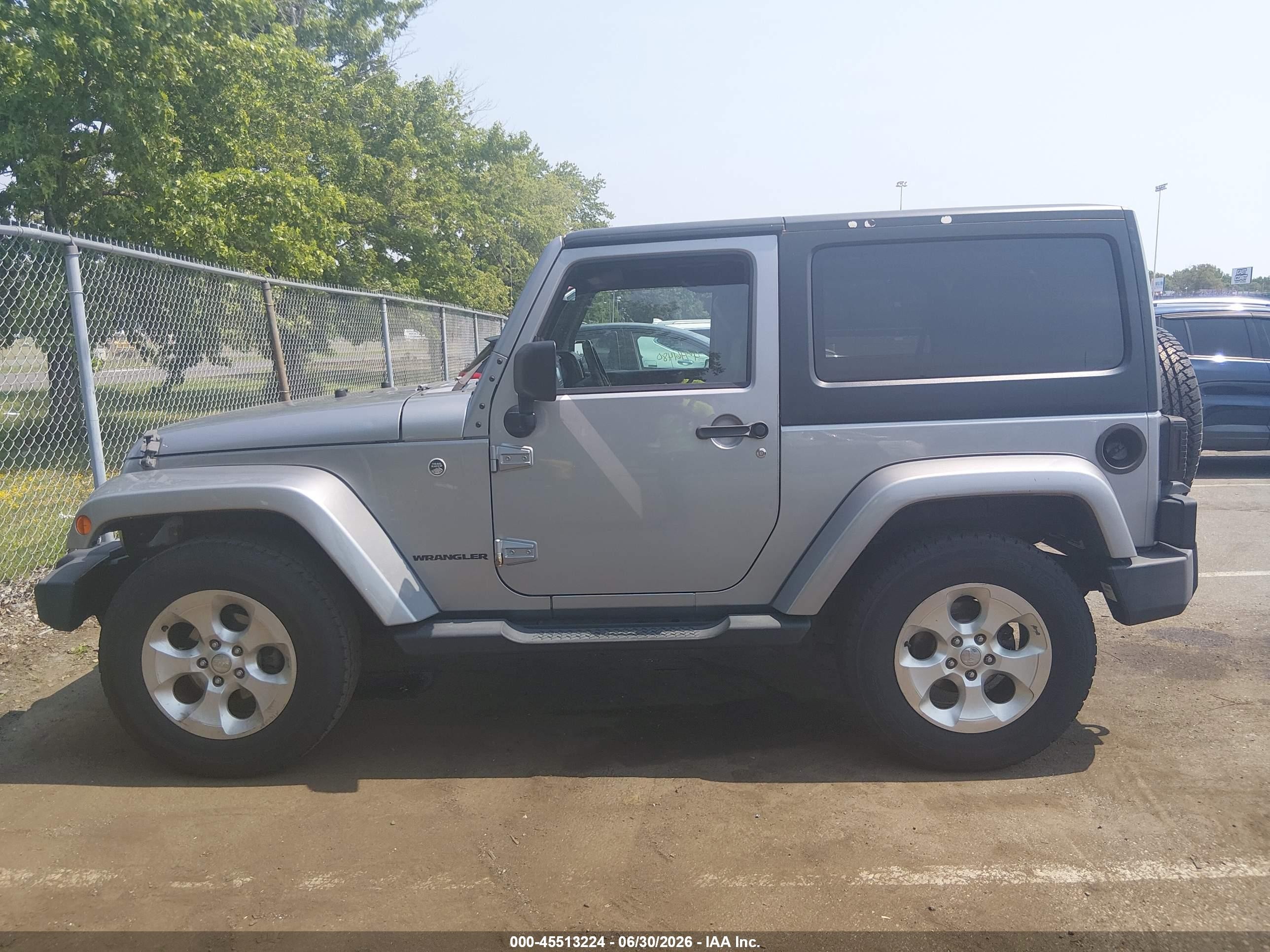 2013 Jeep Wrangler Sahara Silver vin: 1C4AJWBGXDL633124