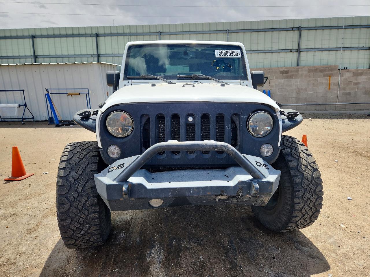 2015 Jeep Wrangler Rubicon White vin: 1C4BJWCG0FL757599