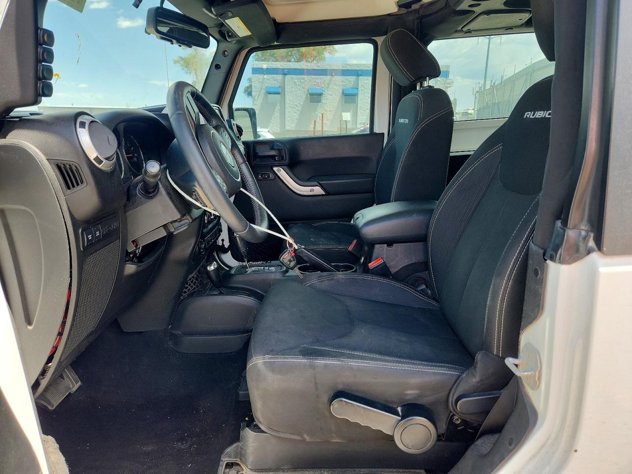 2015 Jeep Wrangler Rubicon White vin: 1C4BJWCG0FL757599