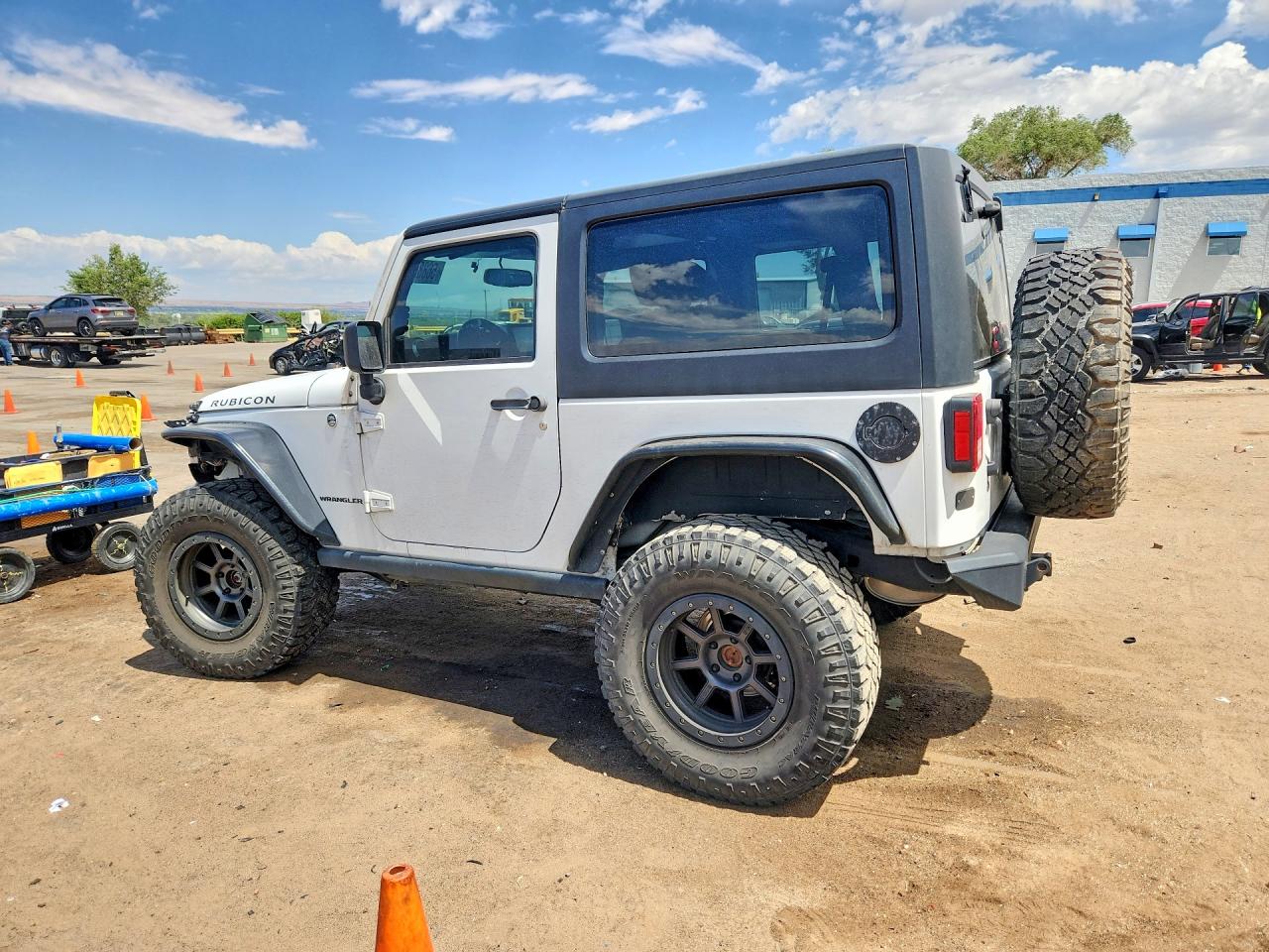 2015 Jeep Wrangler Rubicon White vin: 1C4BJWCG0FL757599