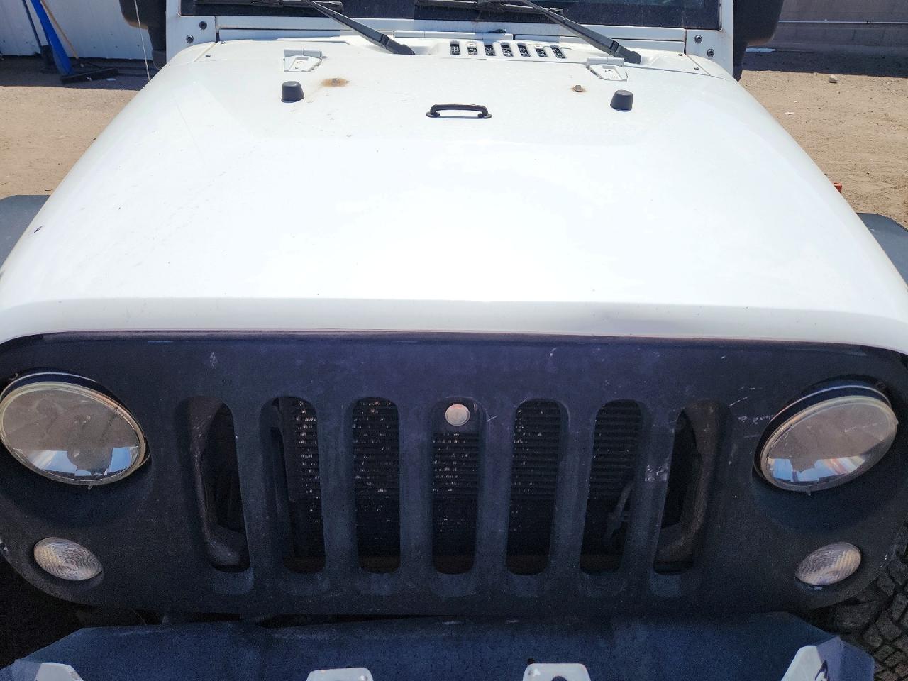 2015 Jeep Wrangler Rubicon White vin: 1C4BJWCG0FL757599