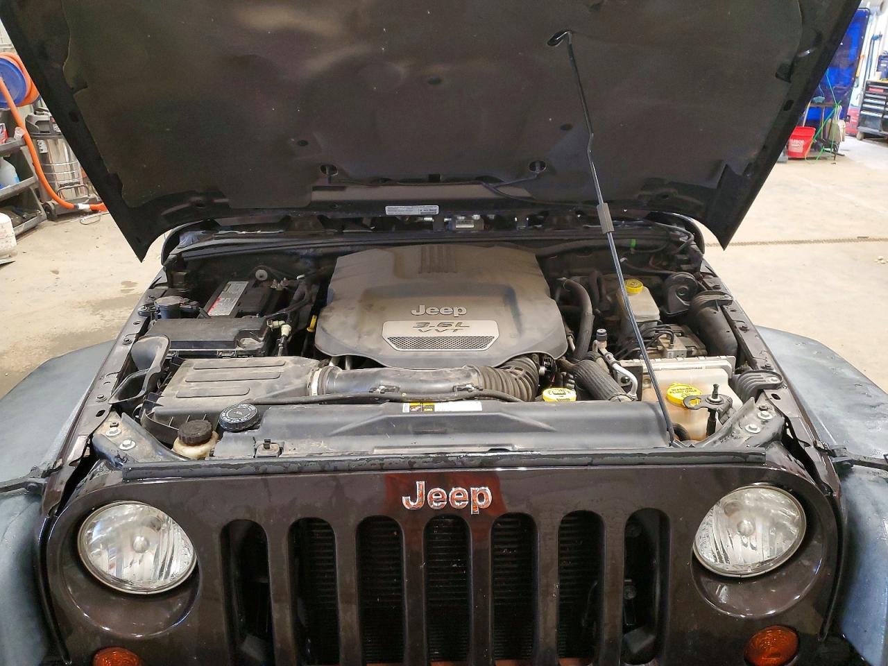 2013 Jeep Wrangler Rubicon Brown vin: 1C4BJWCG7DL640146