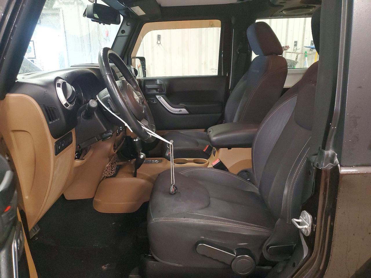 2013 Jeep Wrangler Rubicon Brown vin: 1C4BJWCG7DL640146