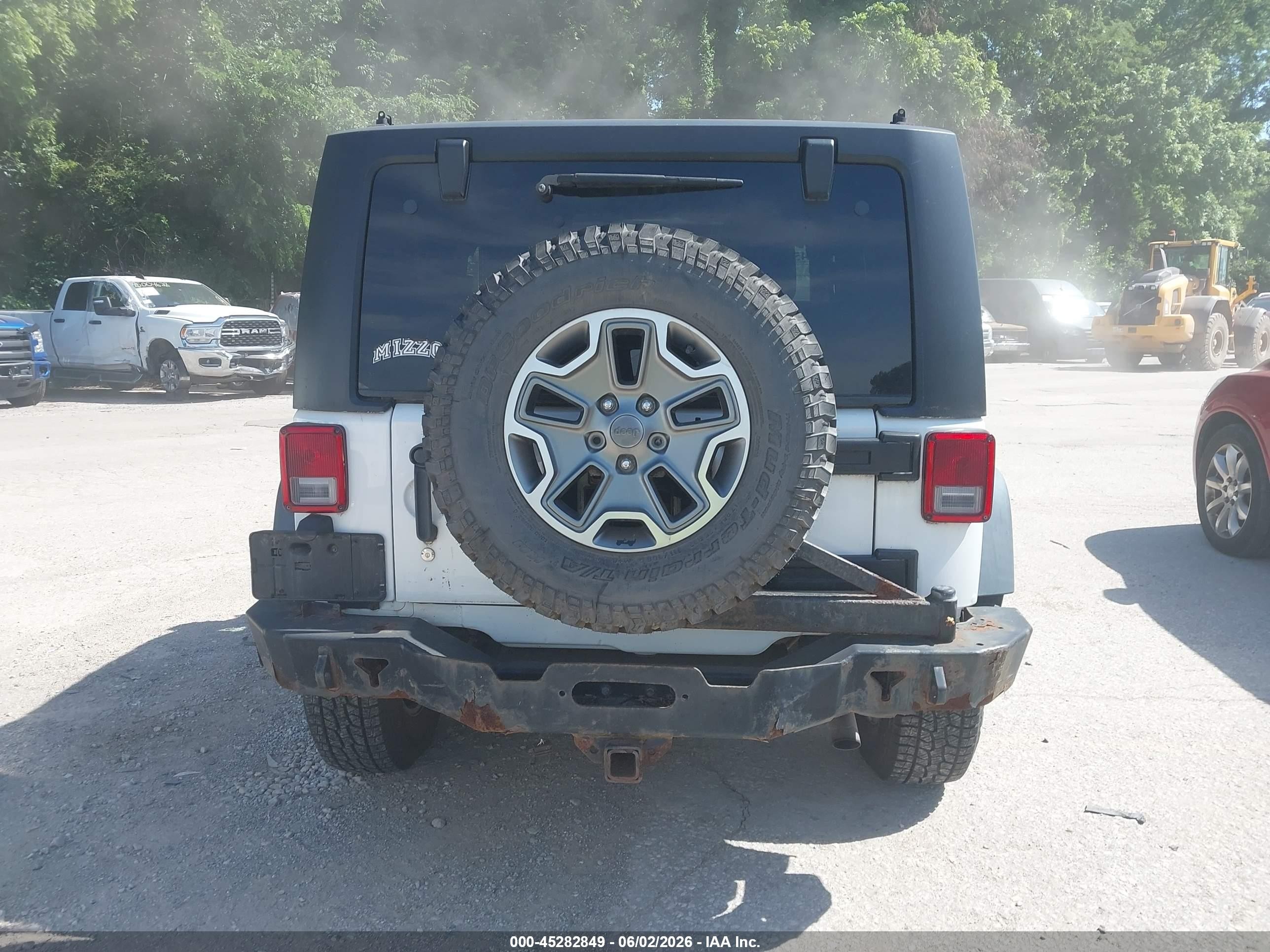 2013 Jeep Wrangler Rubicon White vin: 1C4BJWCG8DL585013