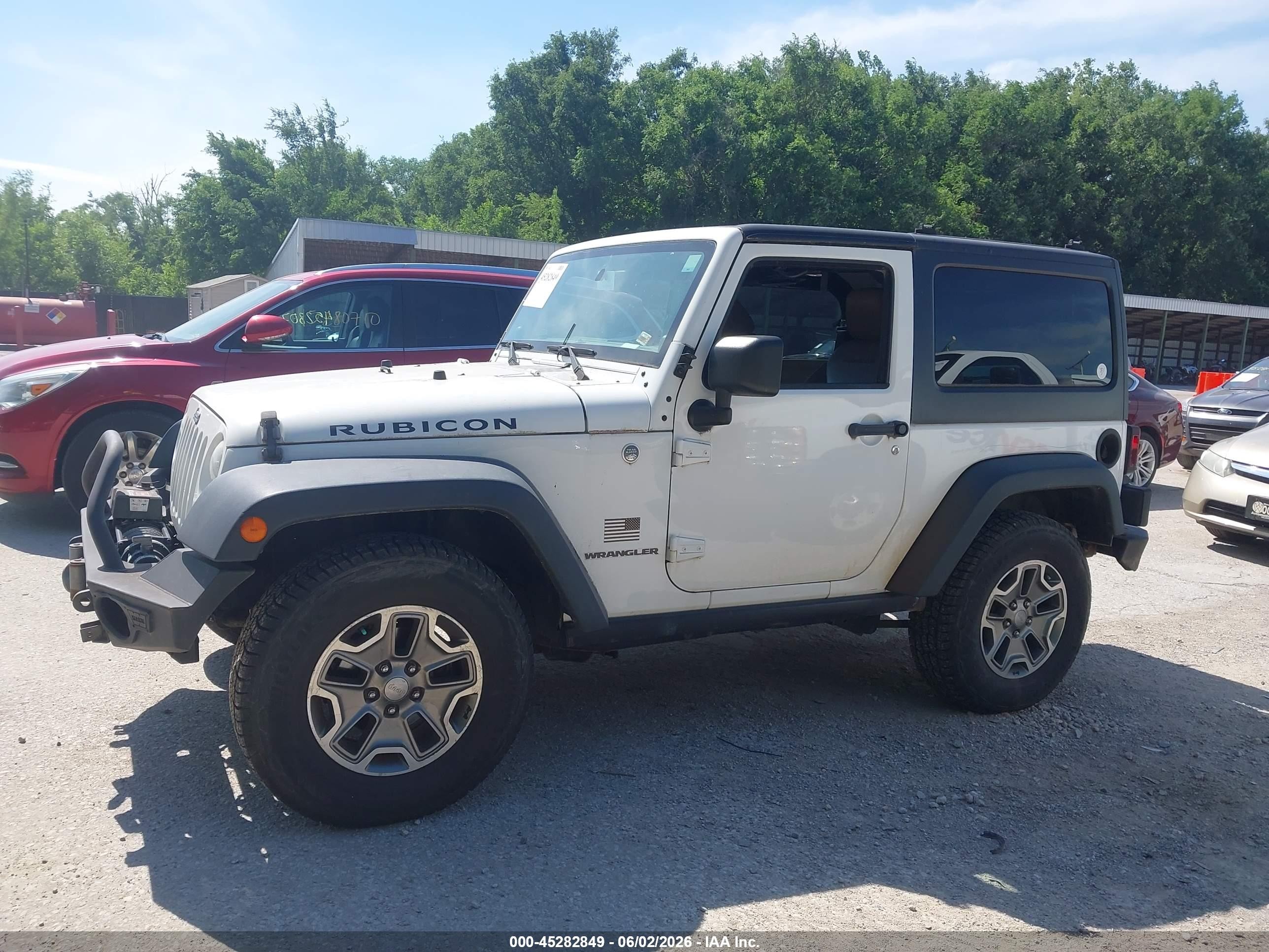 2013 Jeep Wrangler Rubicon White vin: 1C4BJWCG8DL585013