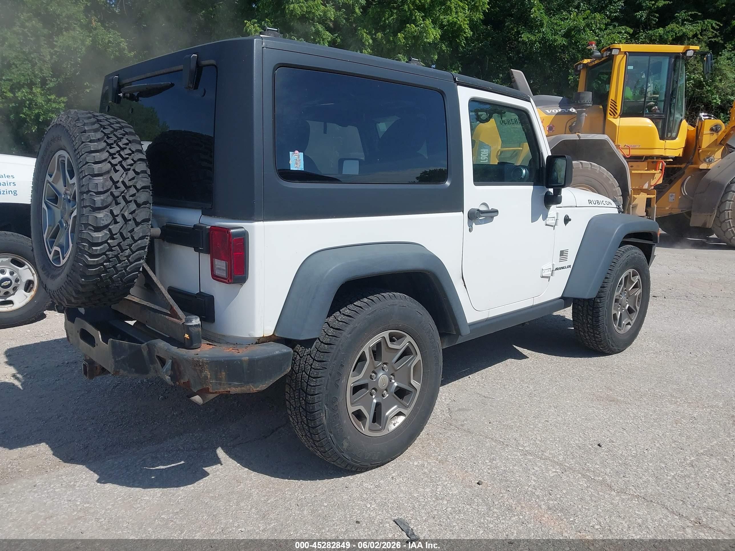 2013 Jeep Wrangler Rubicon White vin: 1C4BJWCG8DL585013