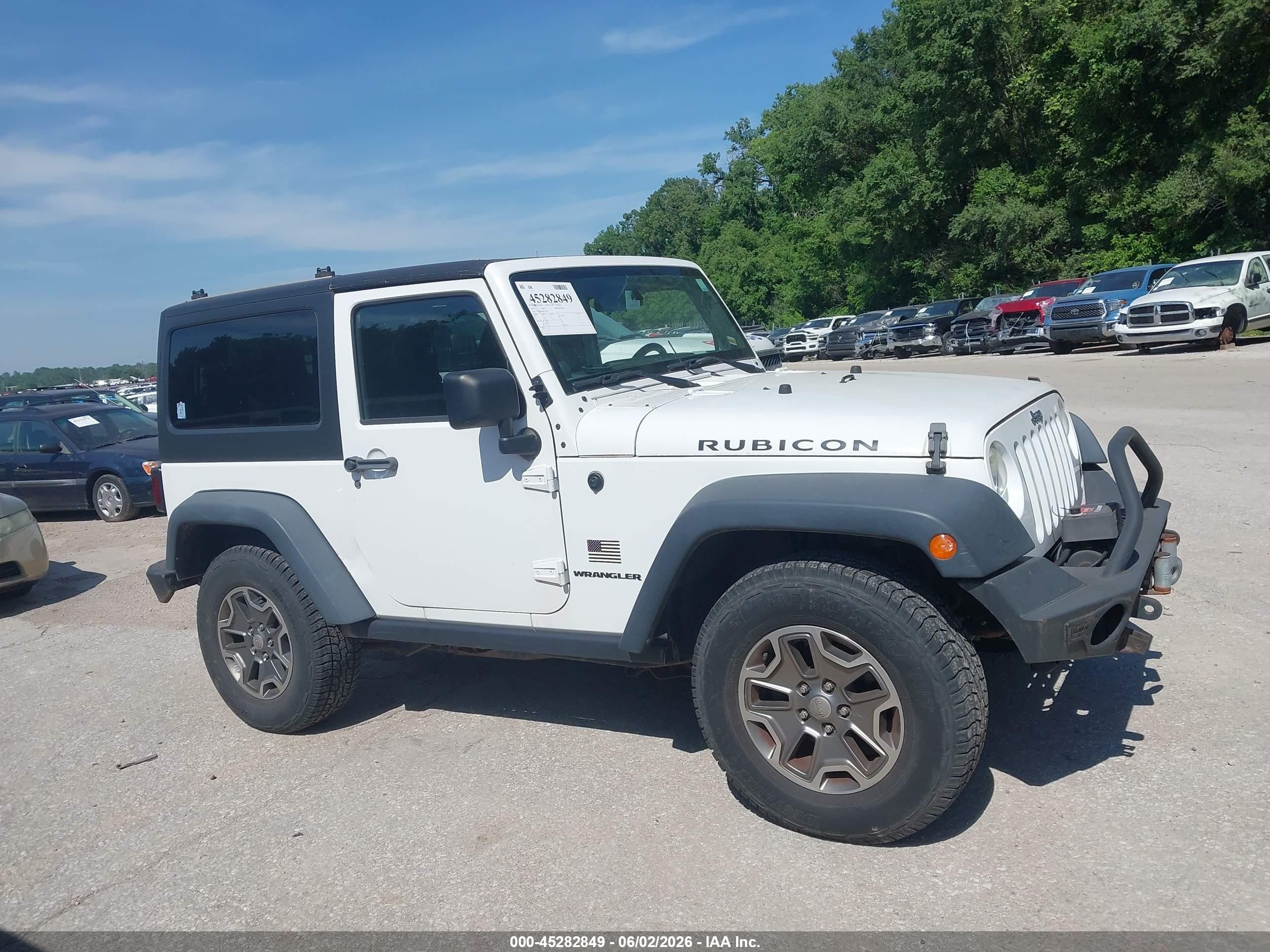 2013 Jeep Wrangler Rubicon White vin: 1C4BJWCG8DL585013