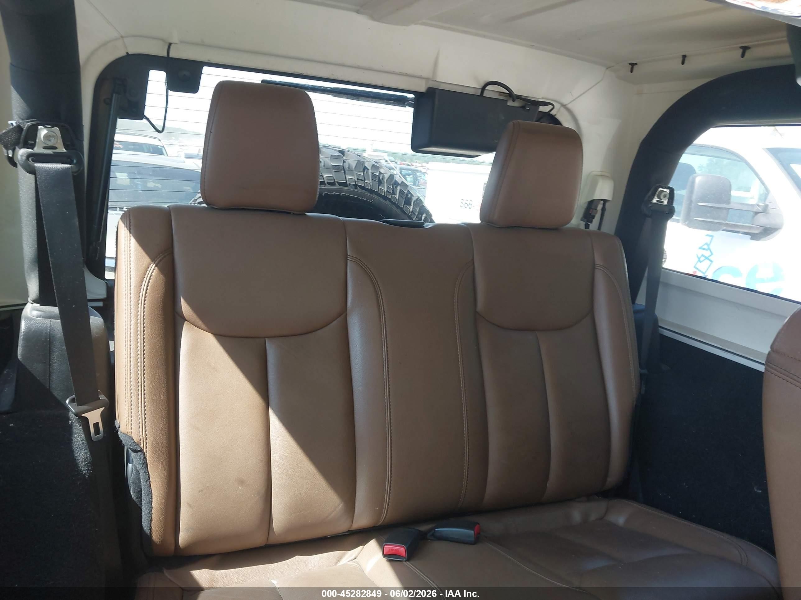 2013 Jeep Wrangler Rubicon White vin: 1C4BJWCG8DL585013