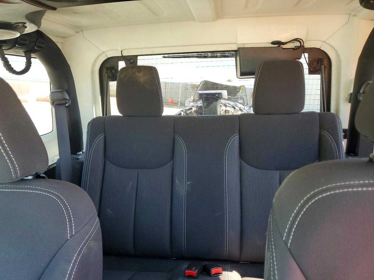 2013 Jeep Wrangler Rubicon White vin: 1C4BJWCGXDL569752