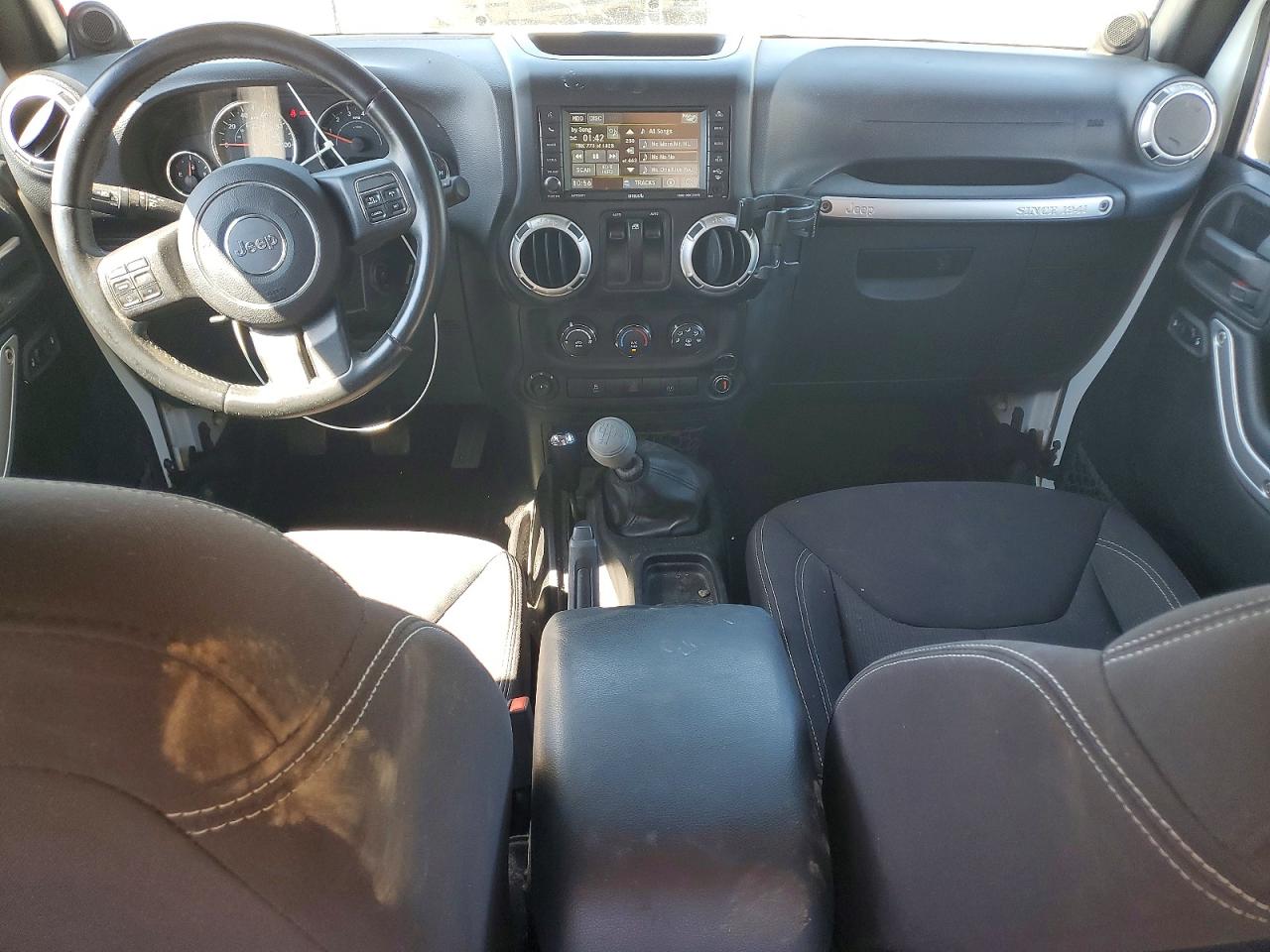 2013 Jeep Wrangler Rubicon White vin: 1C4BJWCGXDL569752