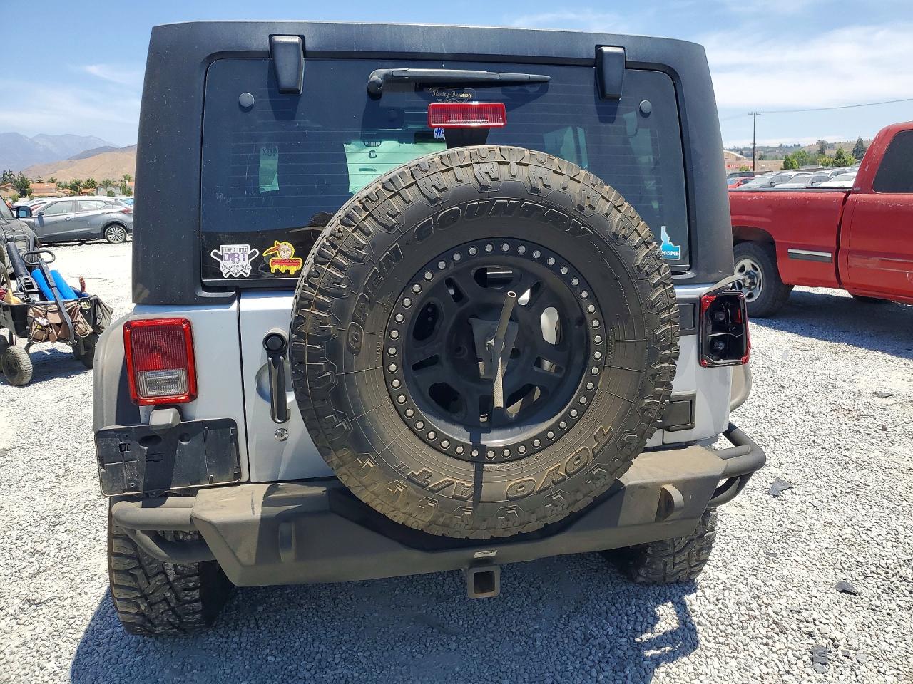 2012 Jeep Wrangler Unlimited Sport Silver vin: 1C4BJWDG0CL178963