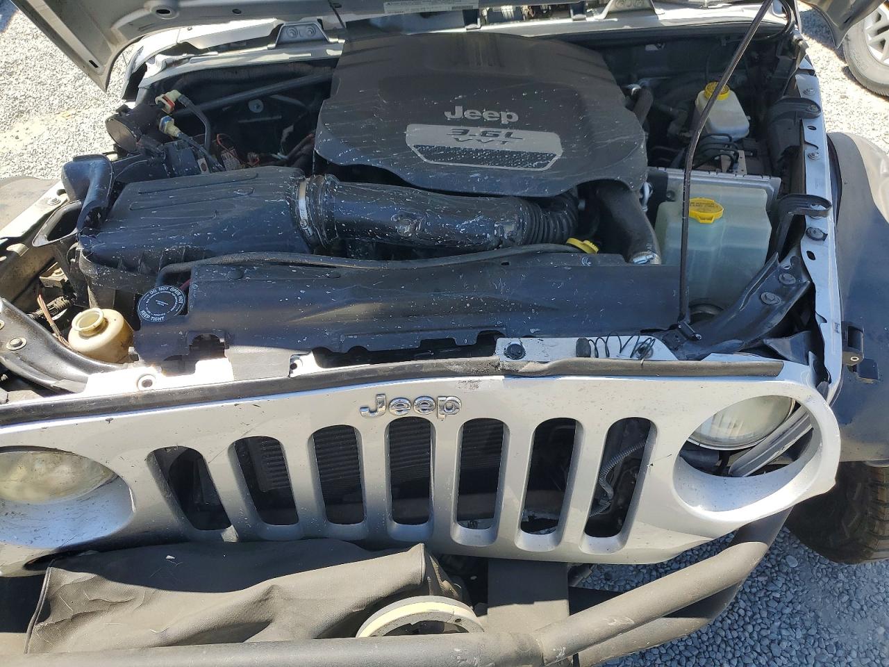 2012 Jeep Wrangler Unlimited Sport Silver vin: 1C4BJWDG0CL178963