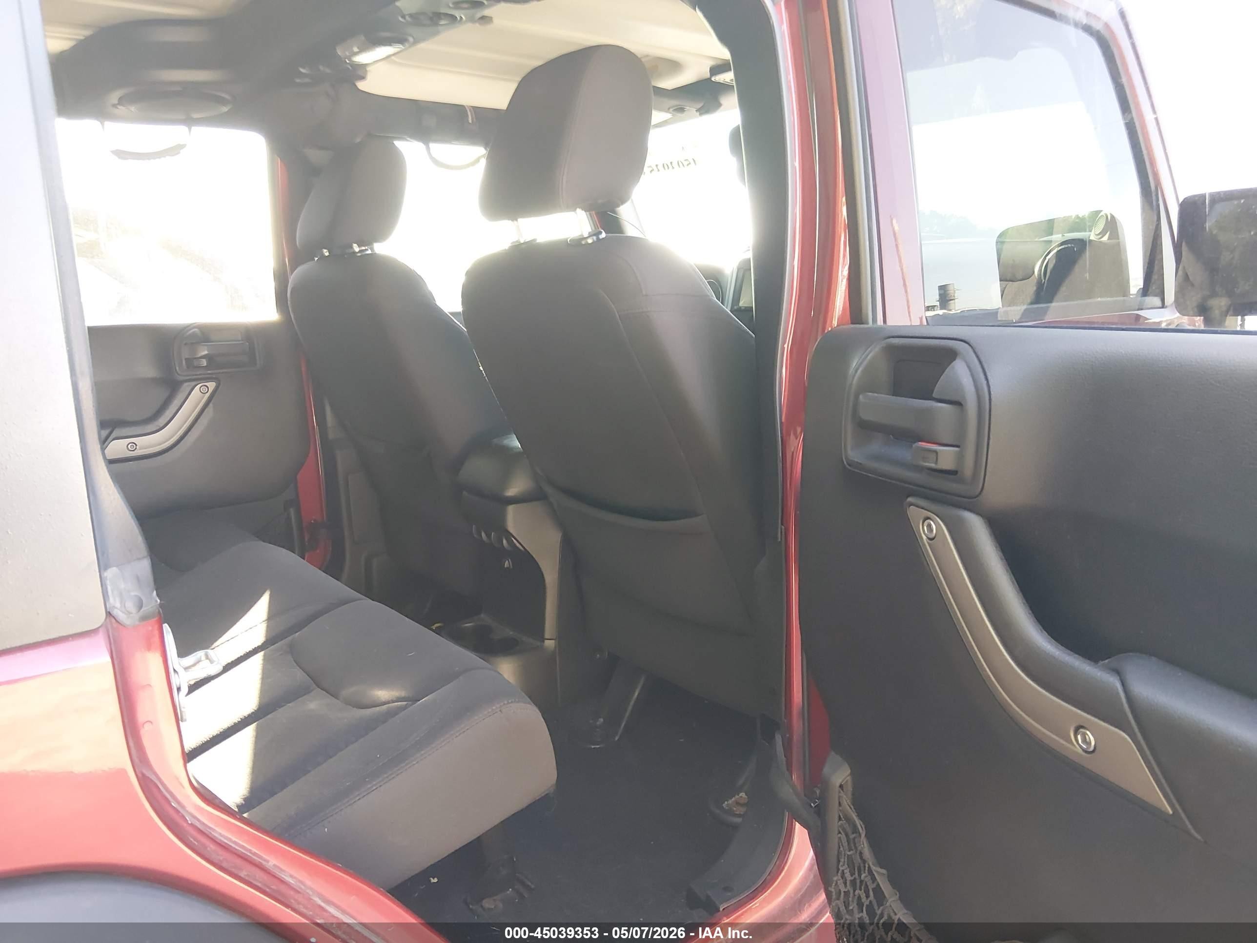 2013 Jeep Wrangler Unlimited Sport Red vin: 1C4BJWDG0DL508022