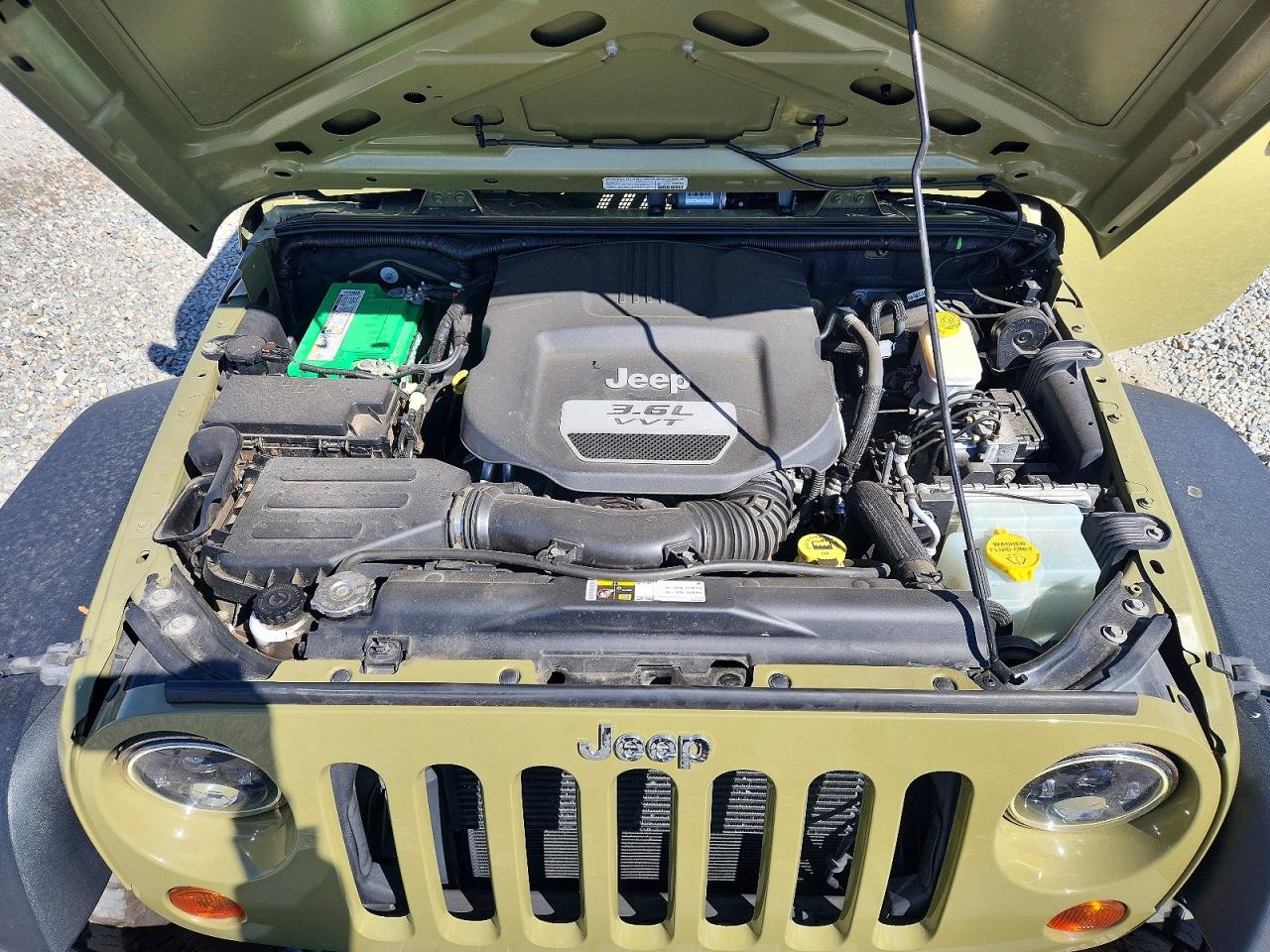 2013 Jeep Wrangler Unlimited Sport Green vin: 1C4BJWDG0DL605740
