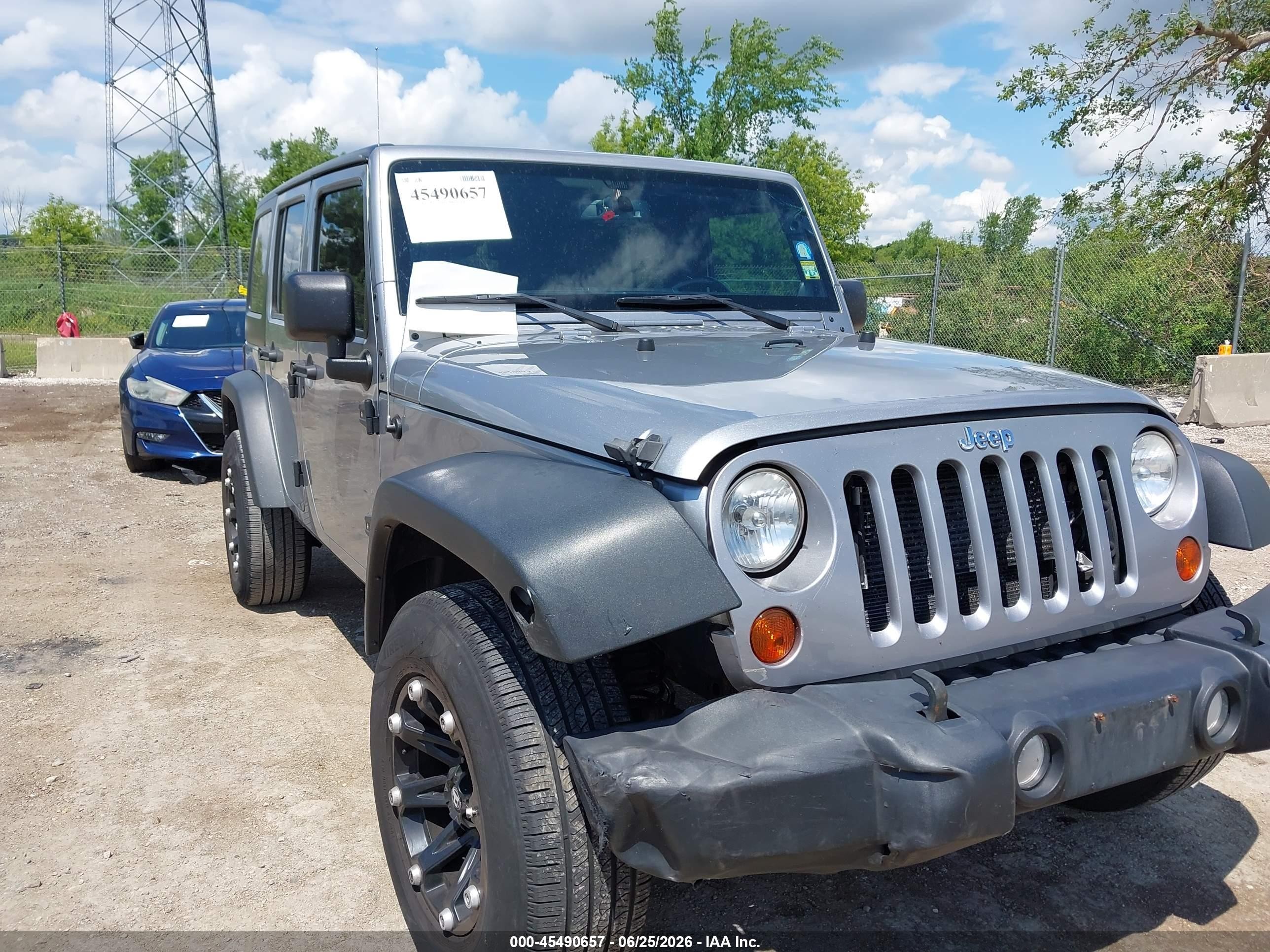 2013 Jeep Wrangler Unlimited Sport Silver vin: 1C4BJWDG0DL631156