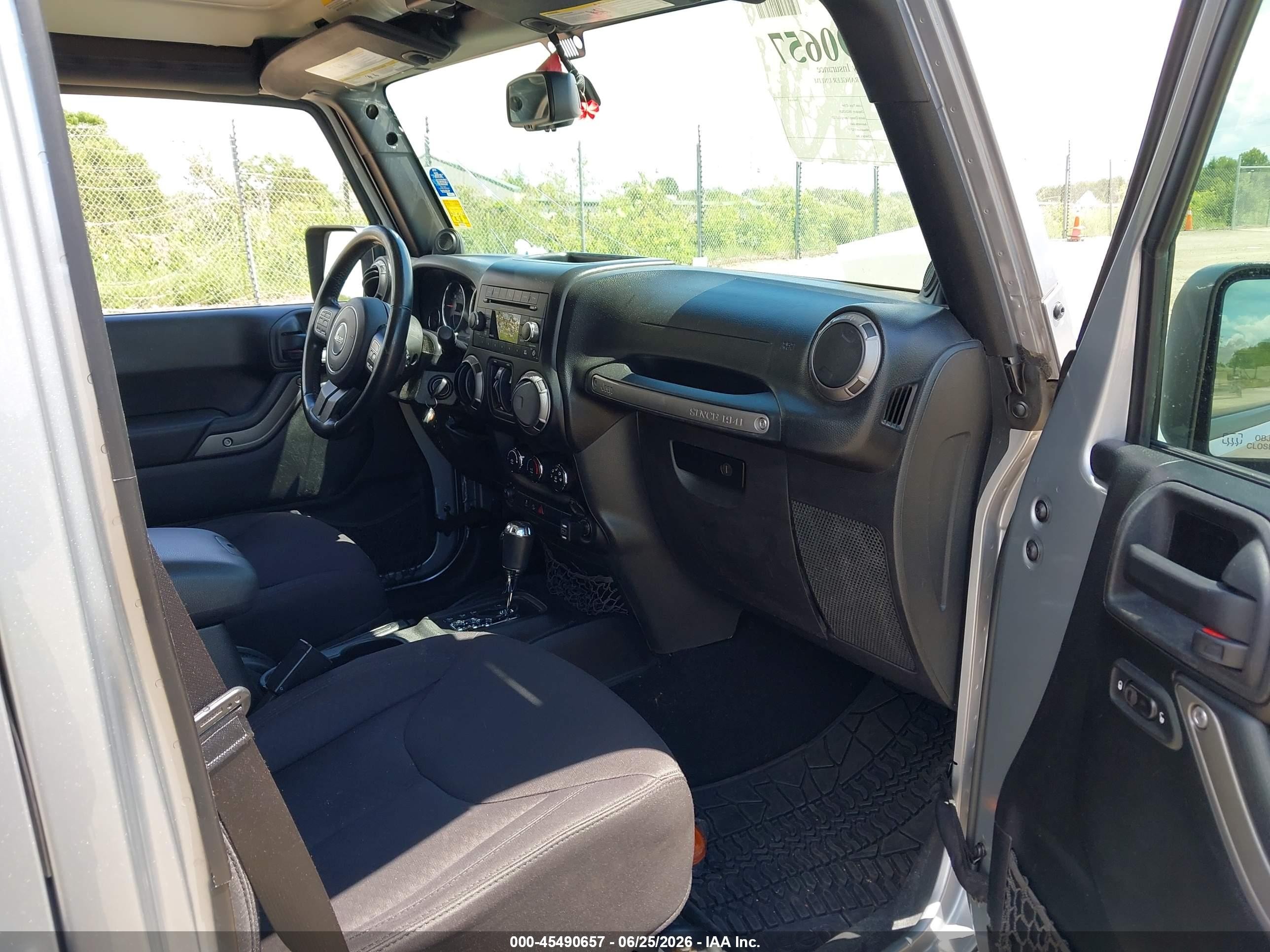 2013 Jeep Wrangler Unlimited Sport Silver vin: 1C4BJWDG0DL631156