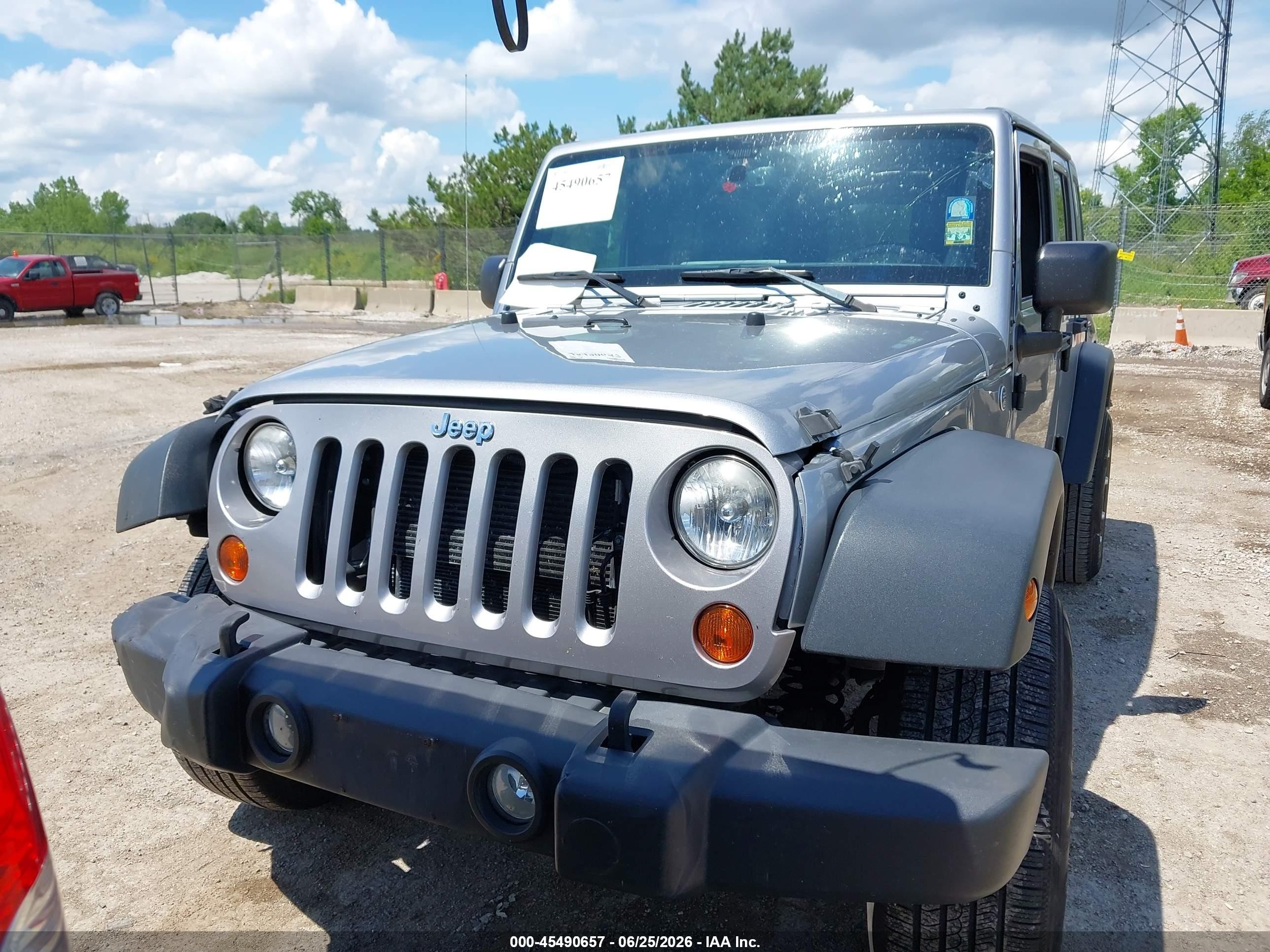 2013 Jeep Wrangler Unlimited Sport Silver vin: 1C4BJWDG0DL631156