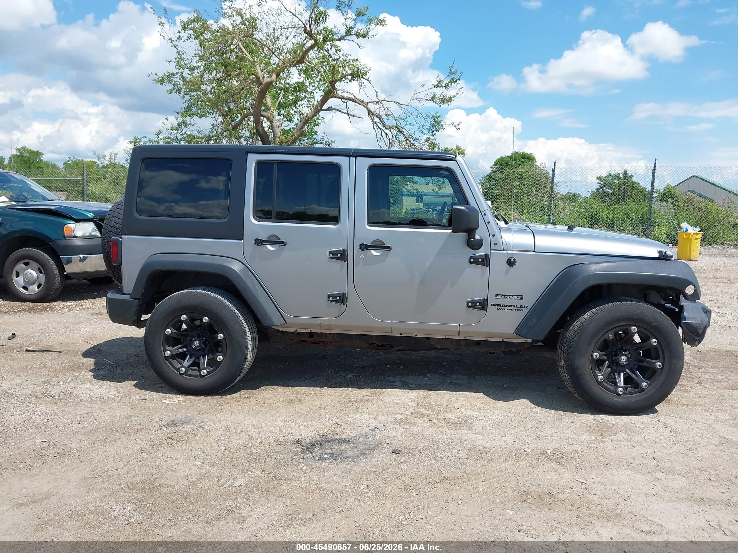 2013 Jeep Wrangler Unlimited Sport Silver vin: 1C4BJWDG0DL631156