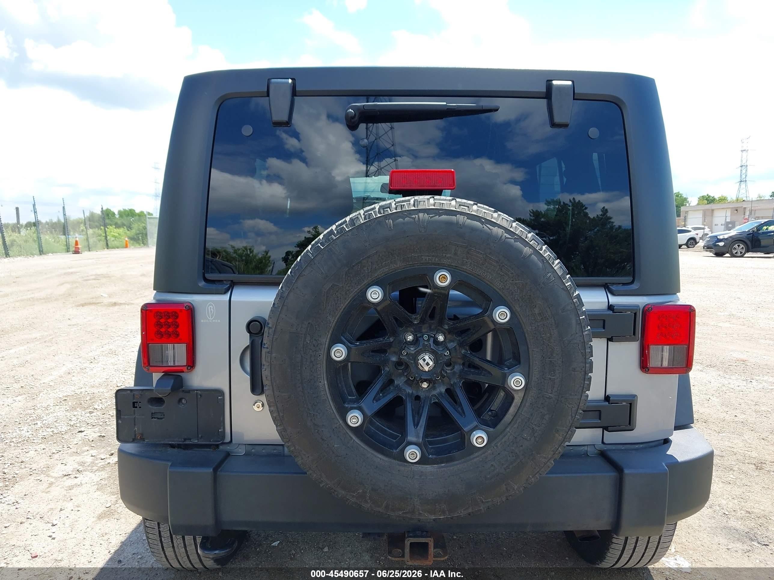 2013 Jeep Wrangler Unlimited Sport Silver vin: 1C4BJWDG0DL631156