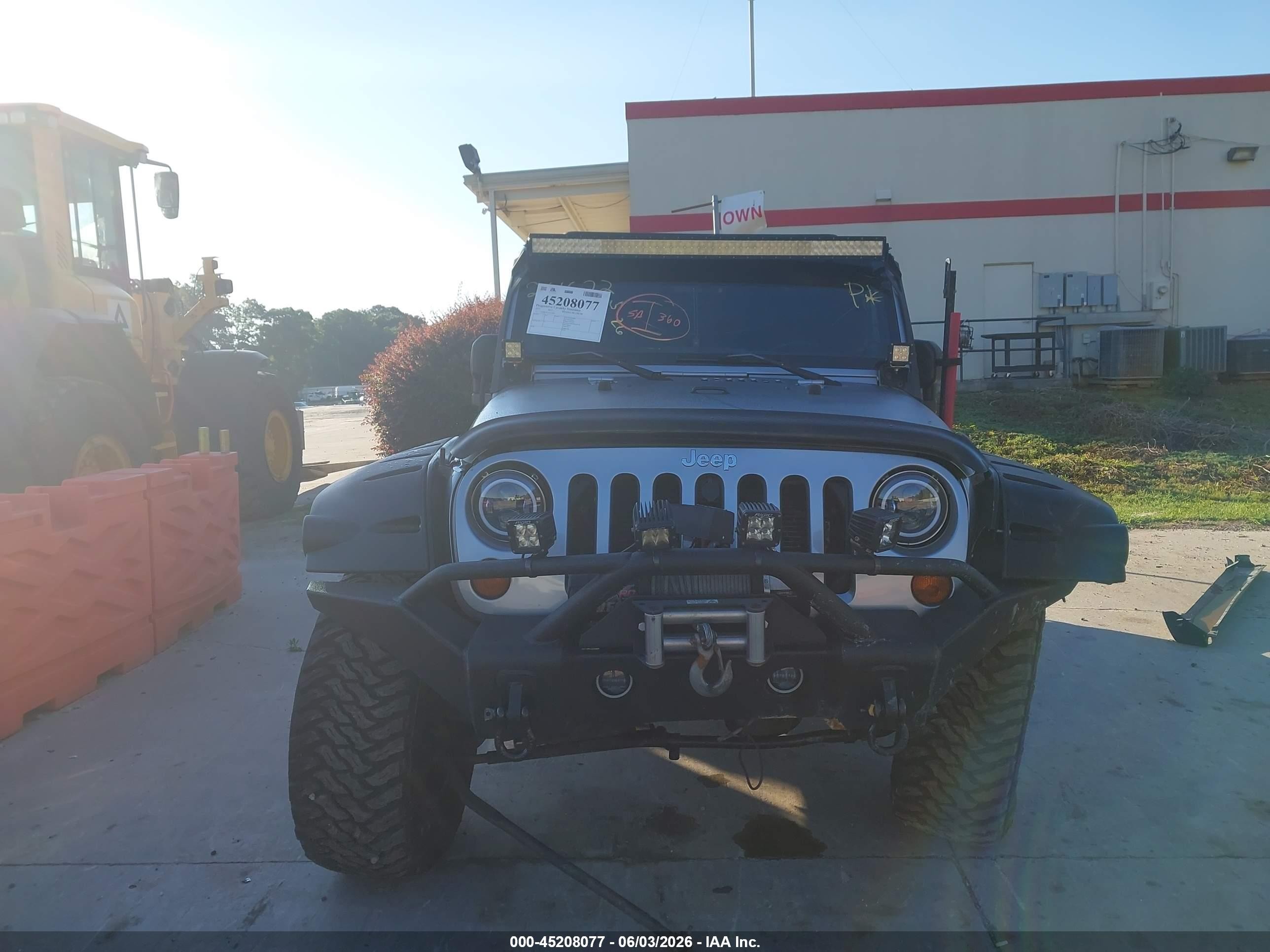 2013 Jeep Wrangler Unlimited Sport Silver vin: 1C4BJWDG0DL691051