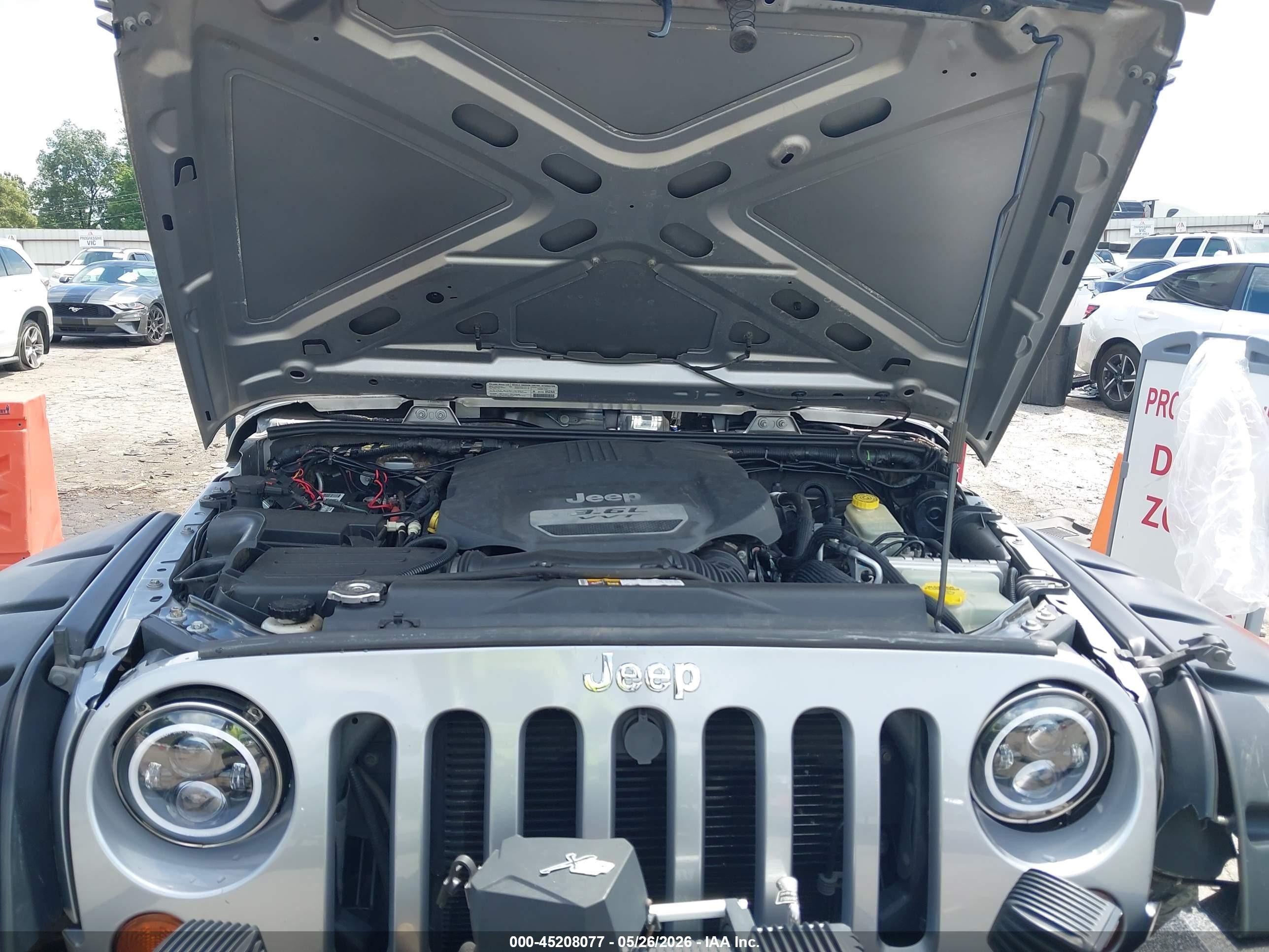 2013 Jeep Wrangler Unlimited Sport Silver vin: 1C4BJWDG0DL691051