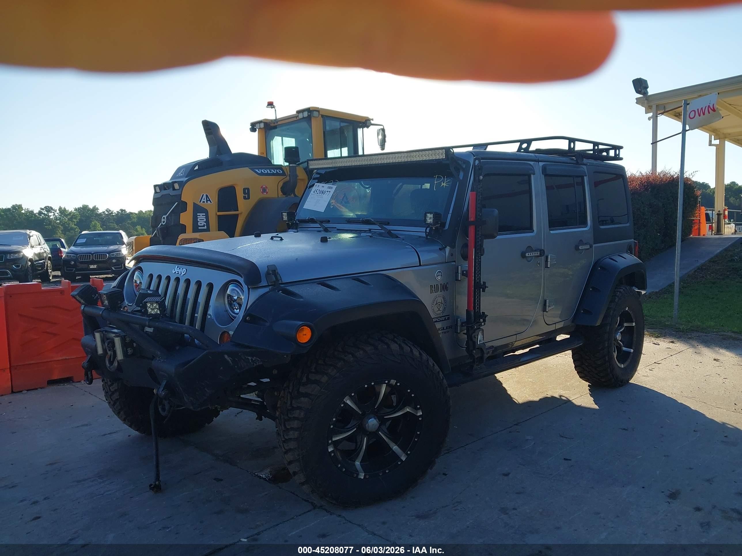 2013 Jeep Wrangler Unlimited Sport Silver vin: 1C4BJWDG0DL691051