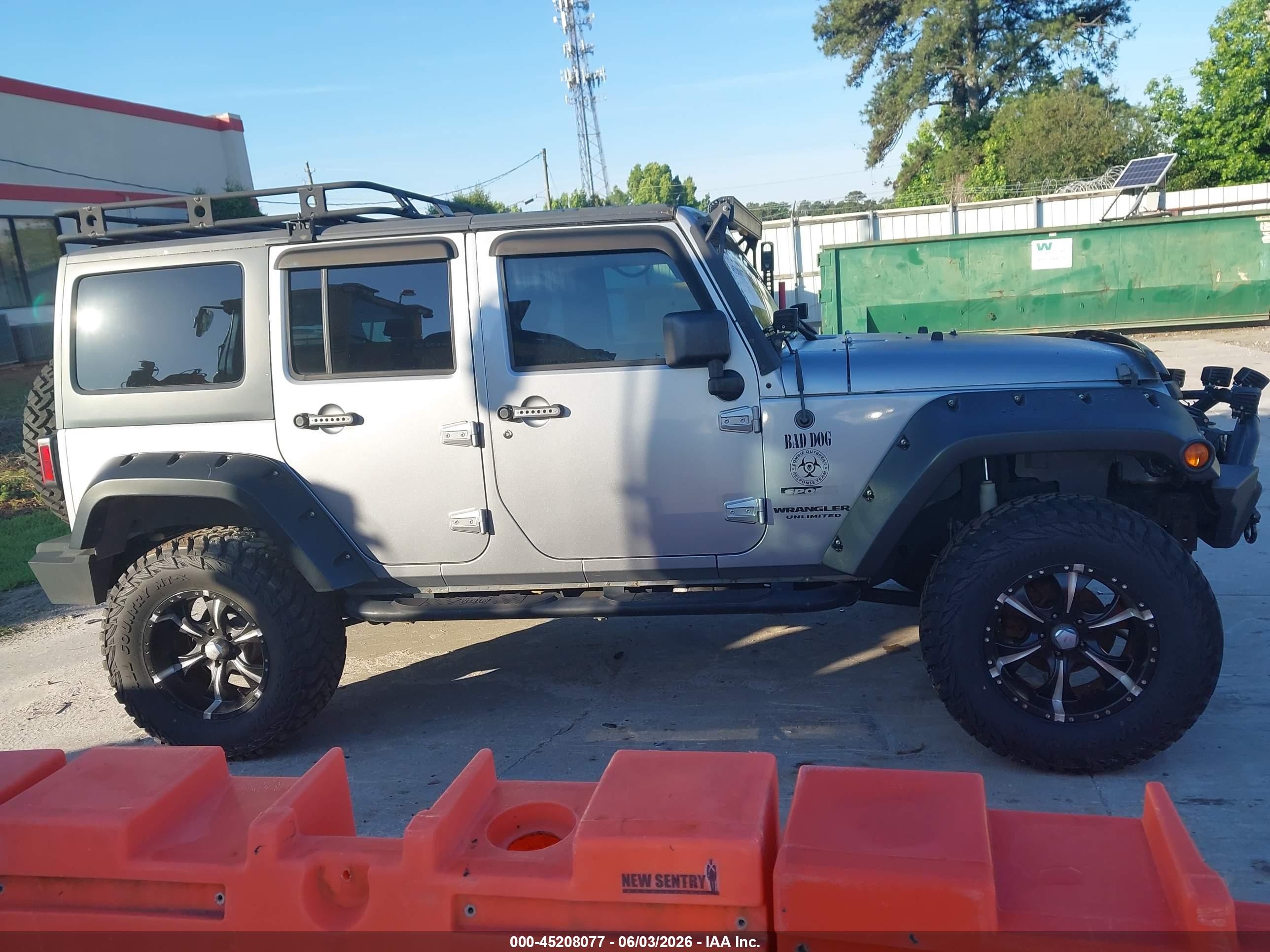 2013 Jeep Wrangler Unlimited Sport Silver vin: 1C4BJWDG0DL691051
