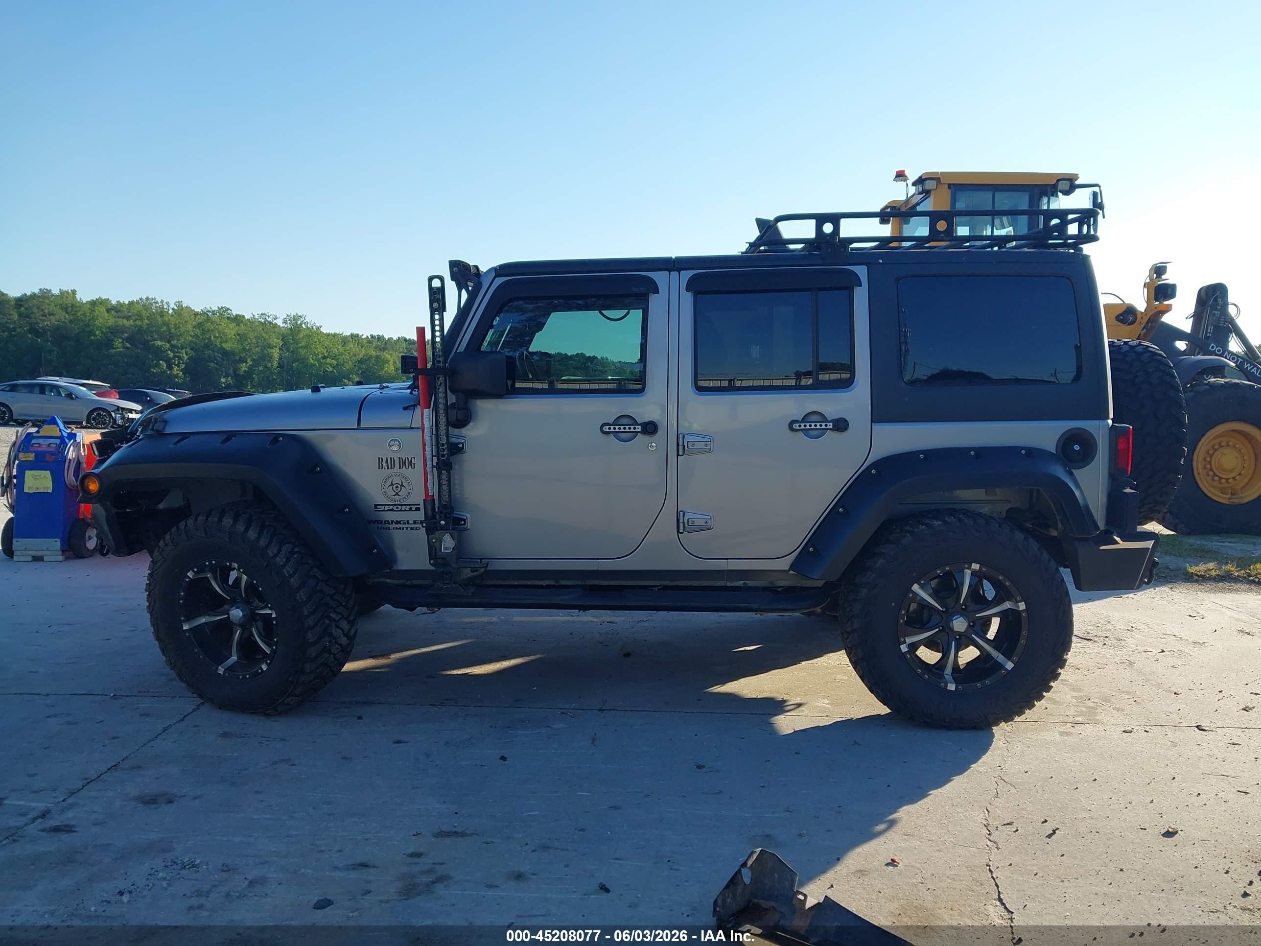 2013 Jeep Wrangler Unlimited Sport Silver vin: 1C4BJWDG0DL691051