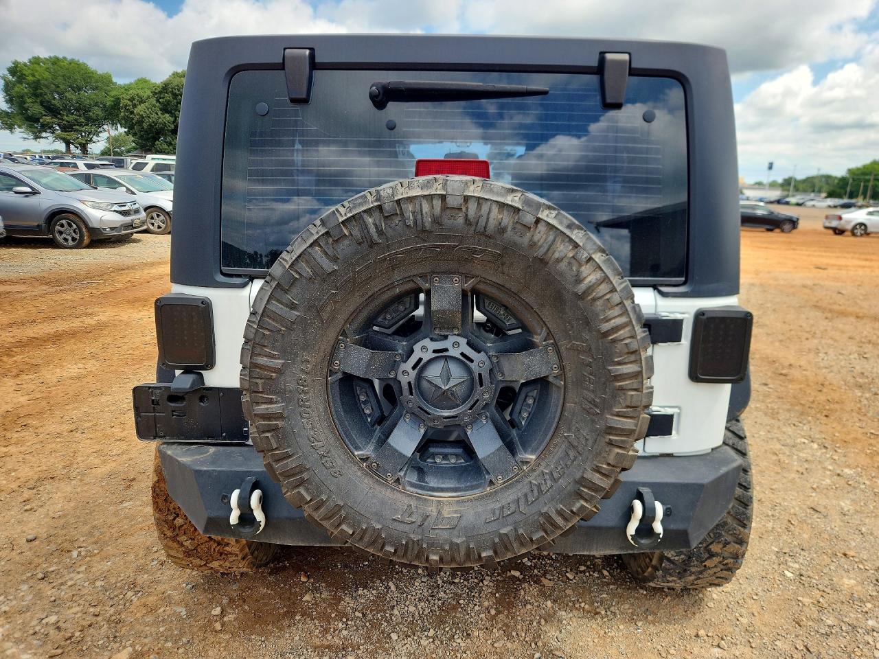 2014 Jeep Wrangler Unlimited Sport White vin: 1C4BJWDG0EL110083
