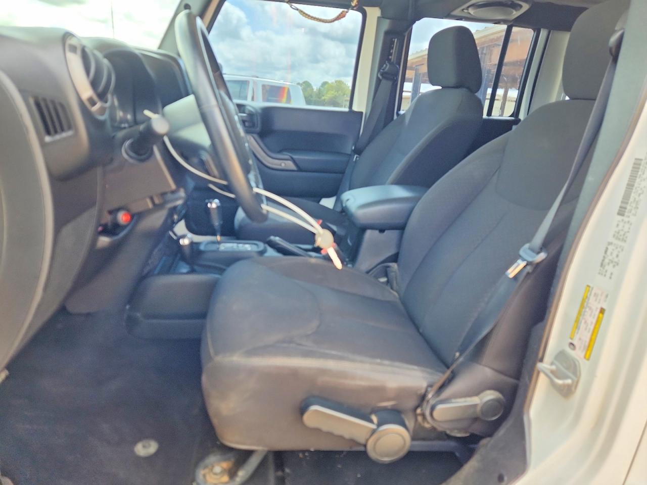 2014 Jeep Wrangler Unlimited Sport White vin: 1C4BJWDG0EL110083