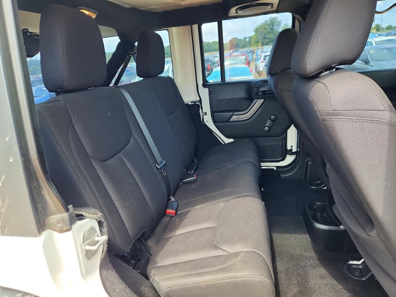 2014 Jeep Wrangler Unlimited Sport White vin: 1C4BJWDG0EL110083