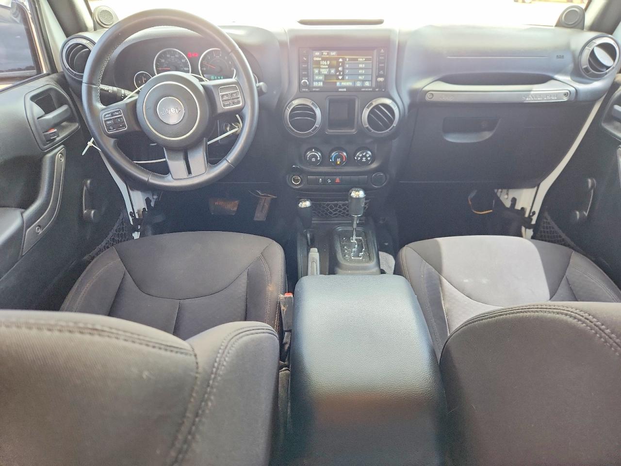 2014 Jeep Wrangler Unlimited Sport White vin: 1C4BJWDG0EL110083