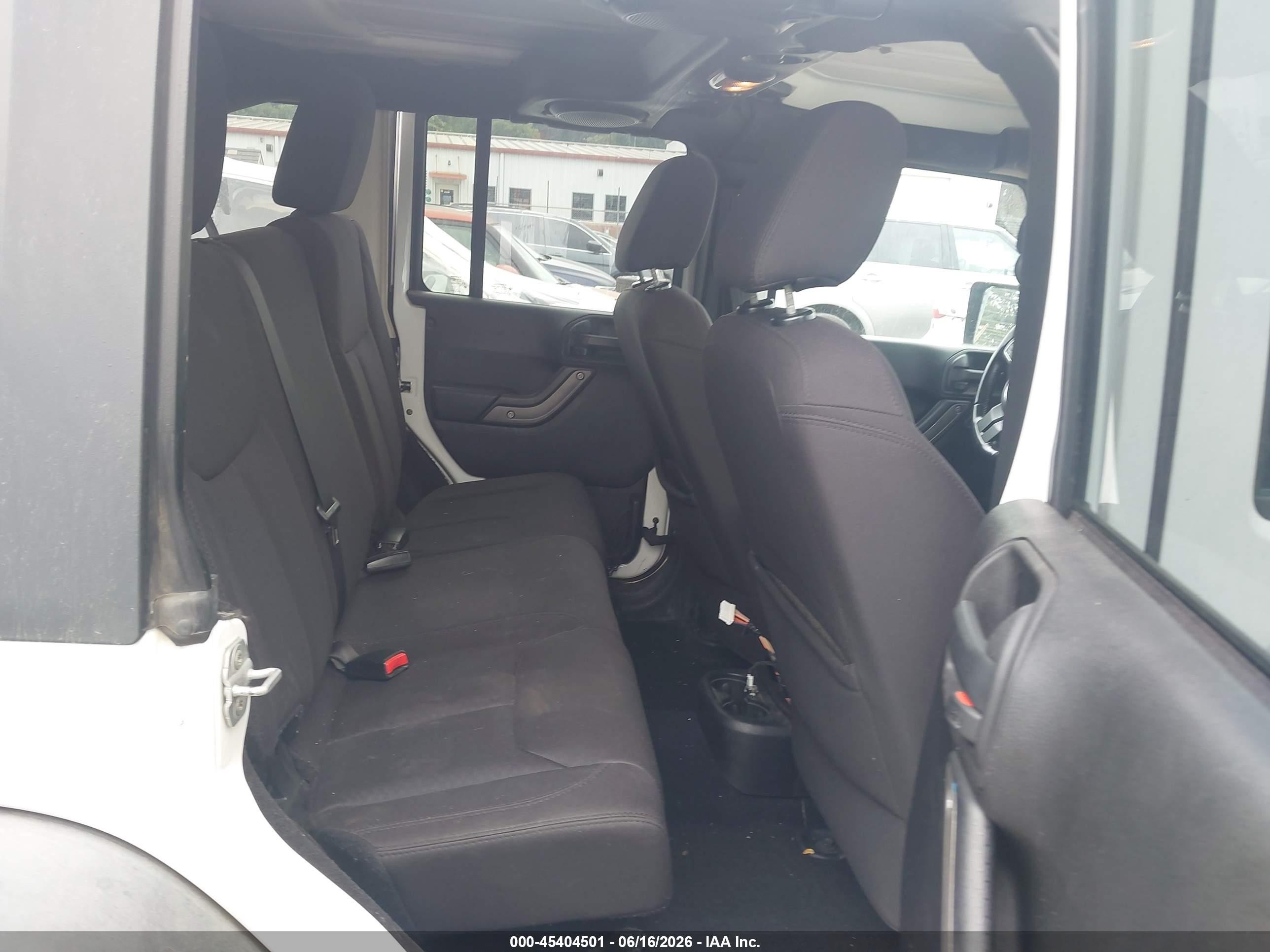 2014 Jeep Wrangler Unlimited Sport White vin: 1C4BJWDG0EL113582