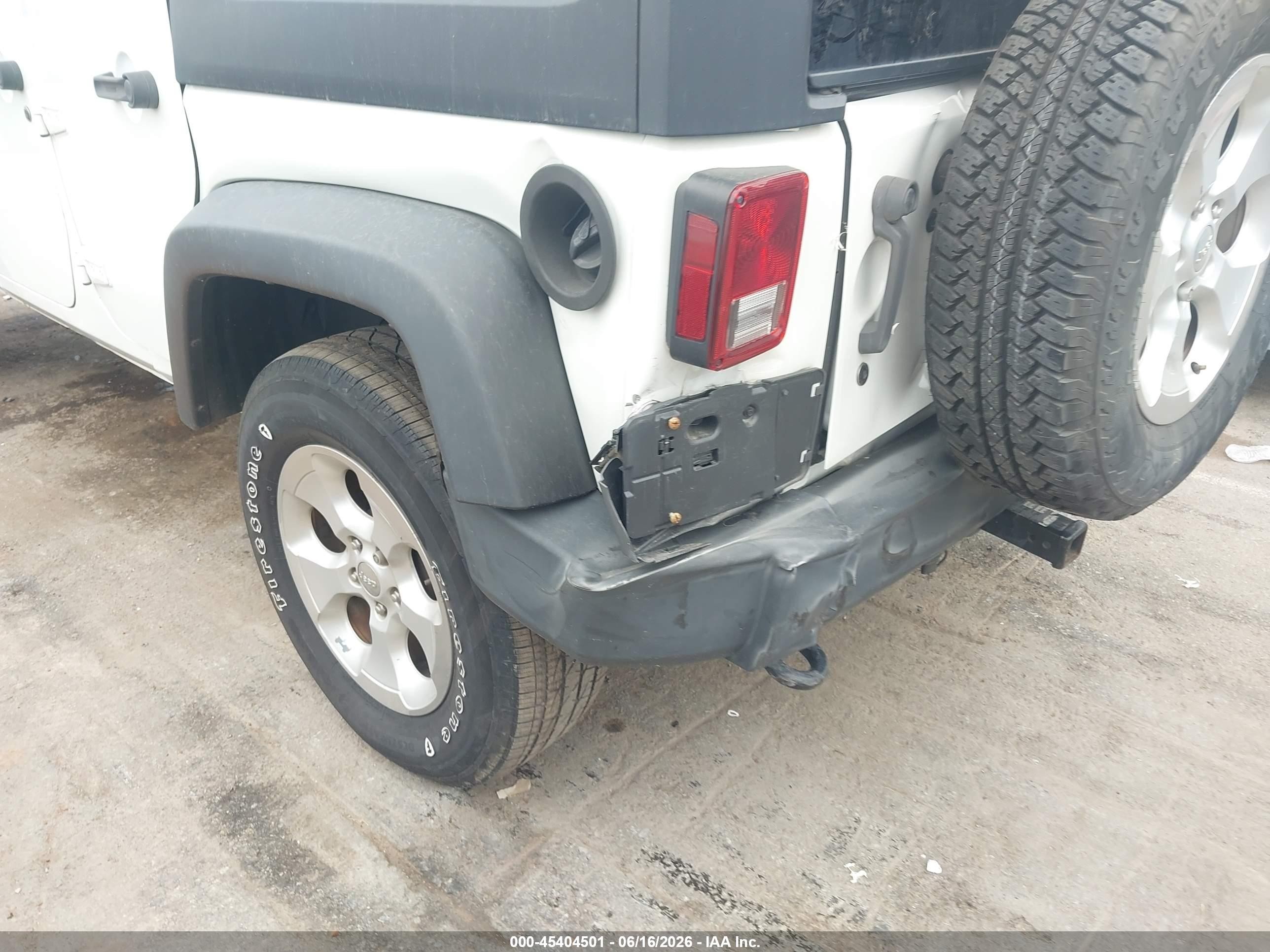 2014 Jeep Wrangler Unlimited Sport White vin: 1C4BJWDG0EL113582