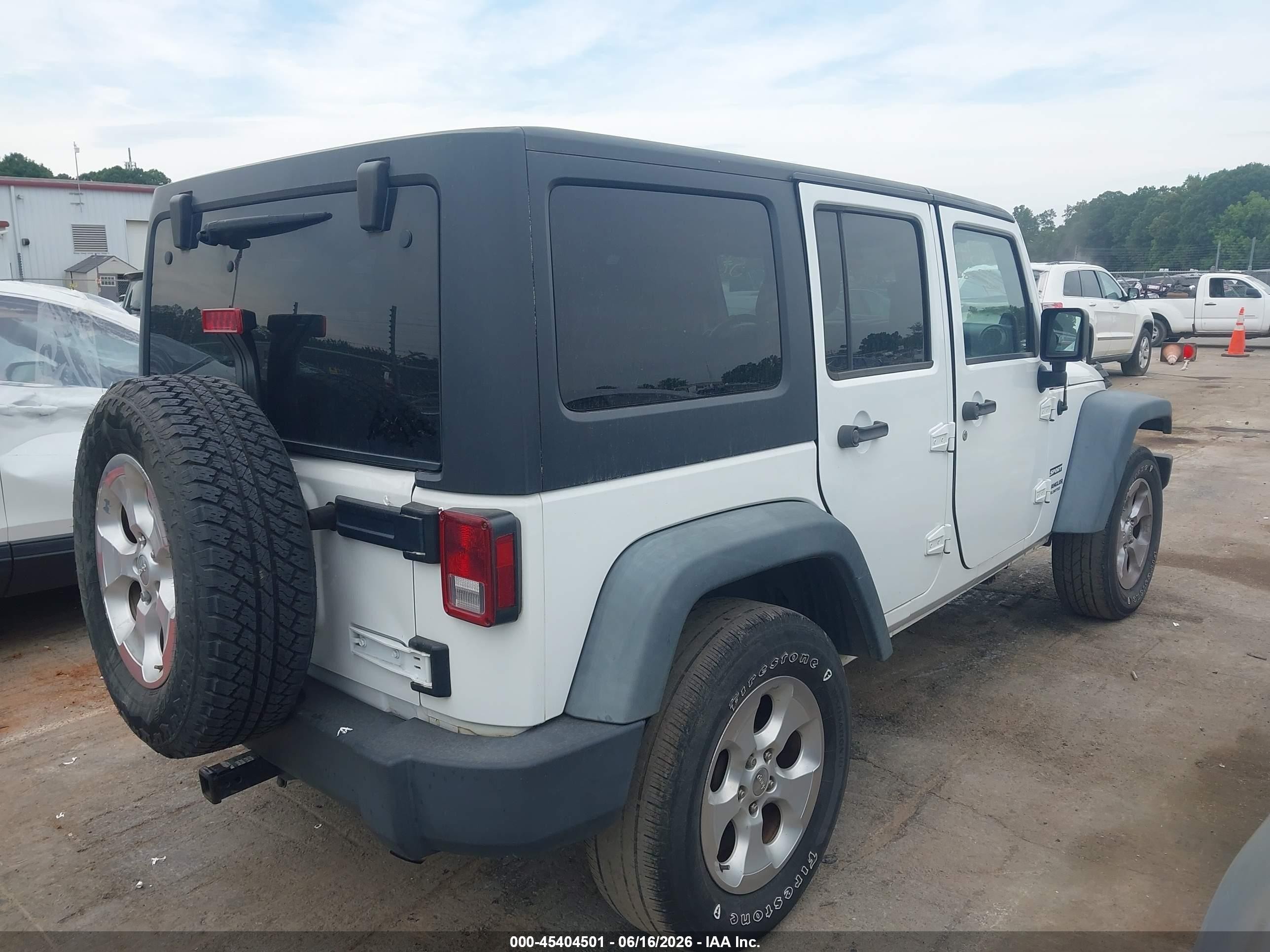 2014 Jeep Wrangler Unlimited Sport White vin: 1C4BJWDG0EL113582