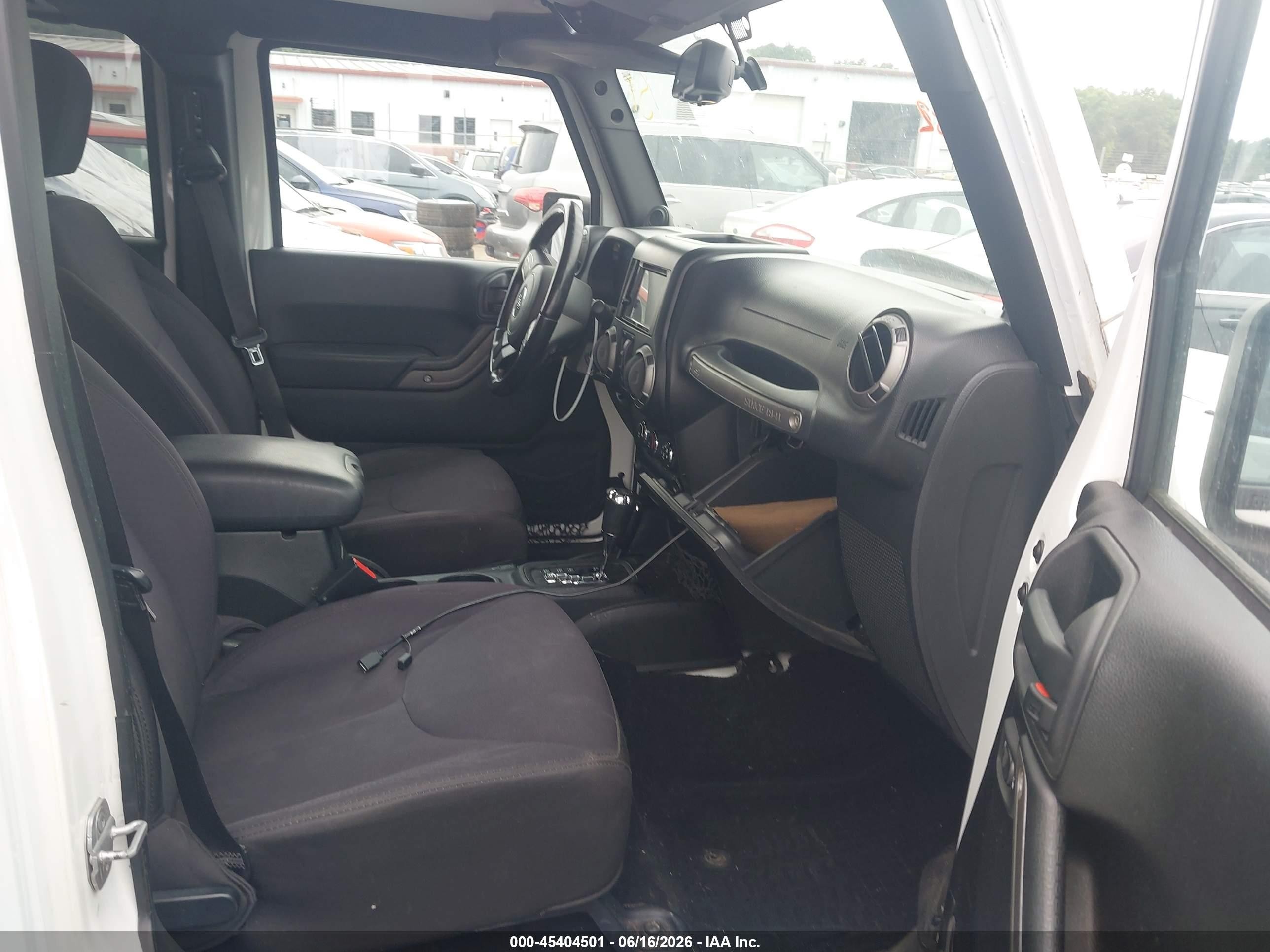 2014 Jeep Wrangler Unlimited Sport White vin: 1C4BJWDG0EL113582