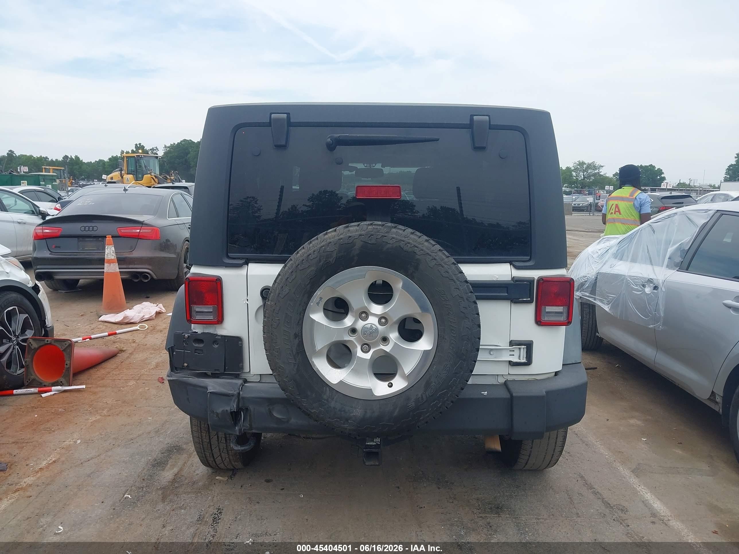 2014 Jeep Wrangler Unlimited Sport White vin: 1C4BJWDG0EL113582