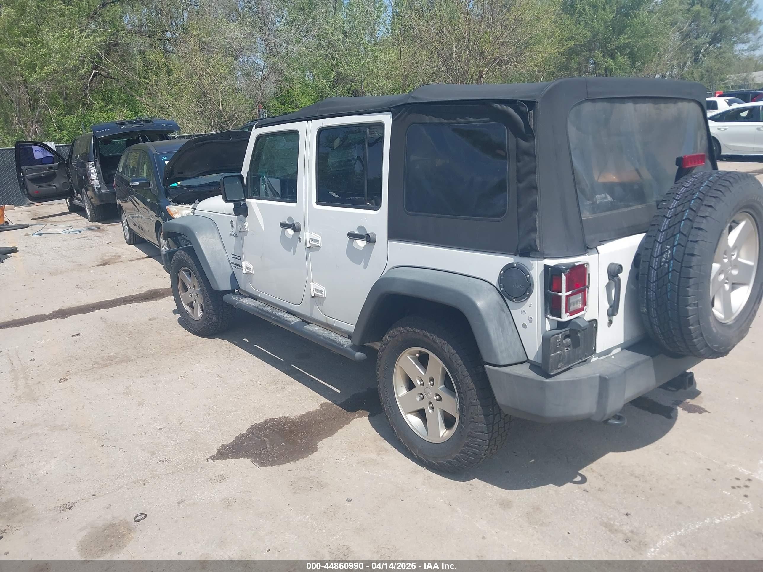 2014 Jeep Wrangler Unlimited Sport White vin: 1C4BJWDG0EL206165