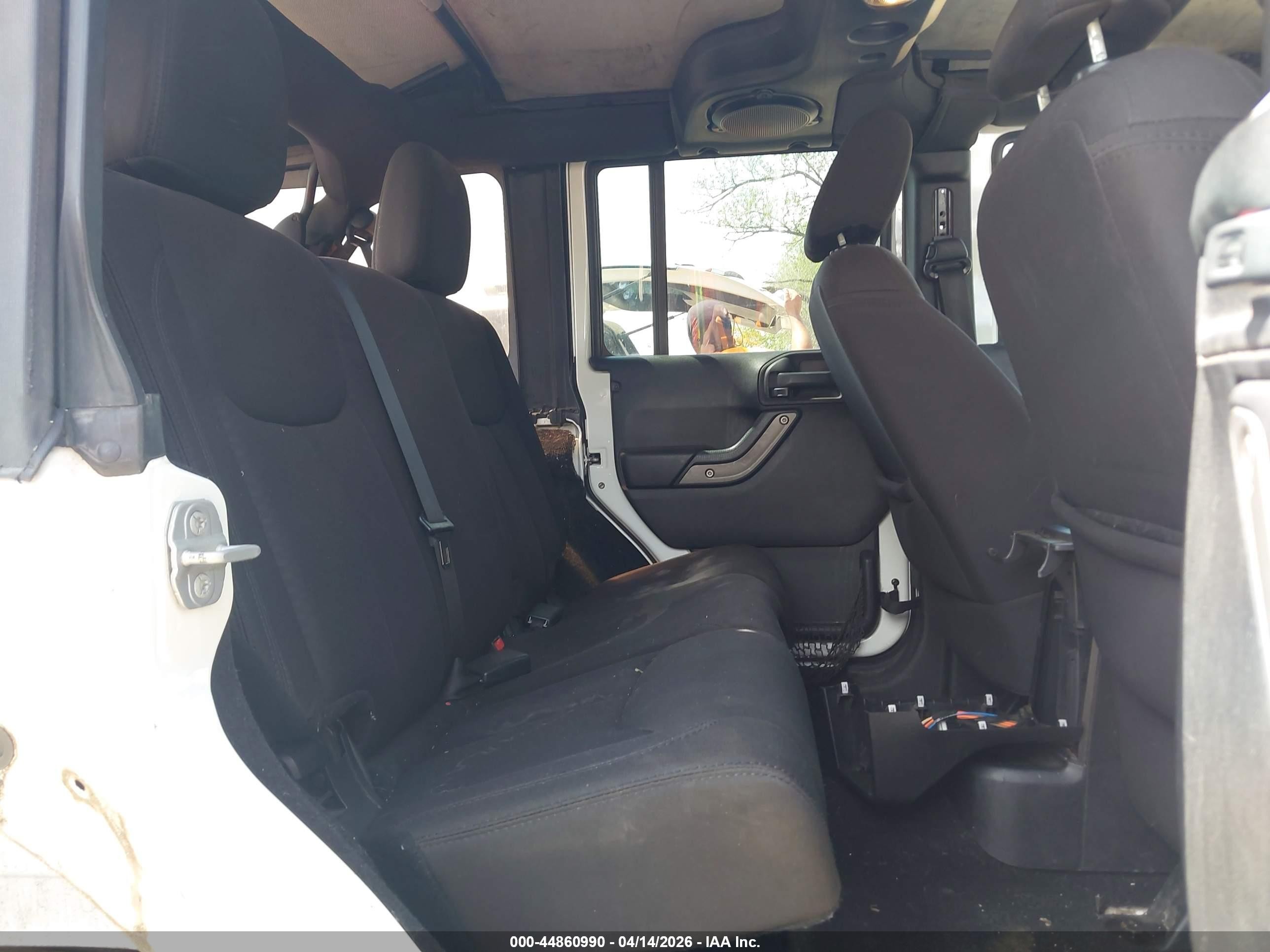 2014 Jeep Wrangler Unlimited Sport White vin: 1C4BJWDG0EL206165