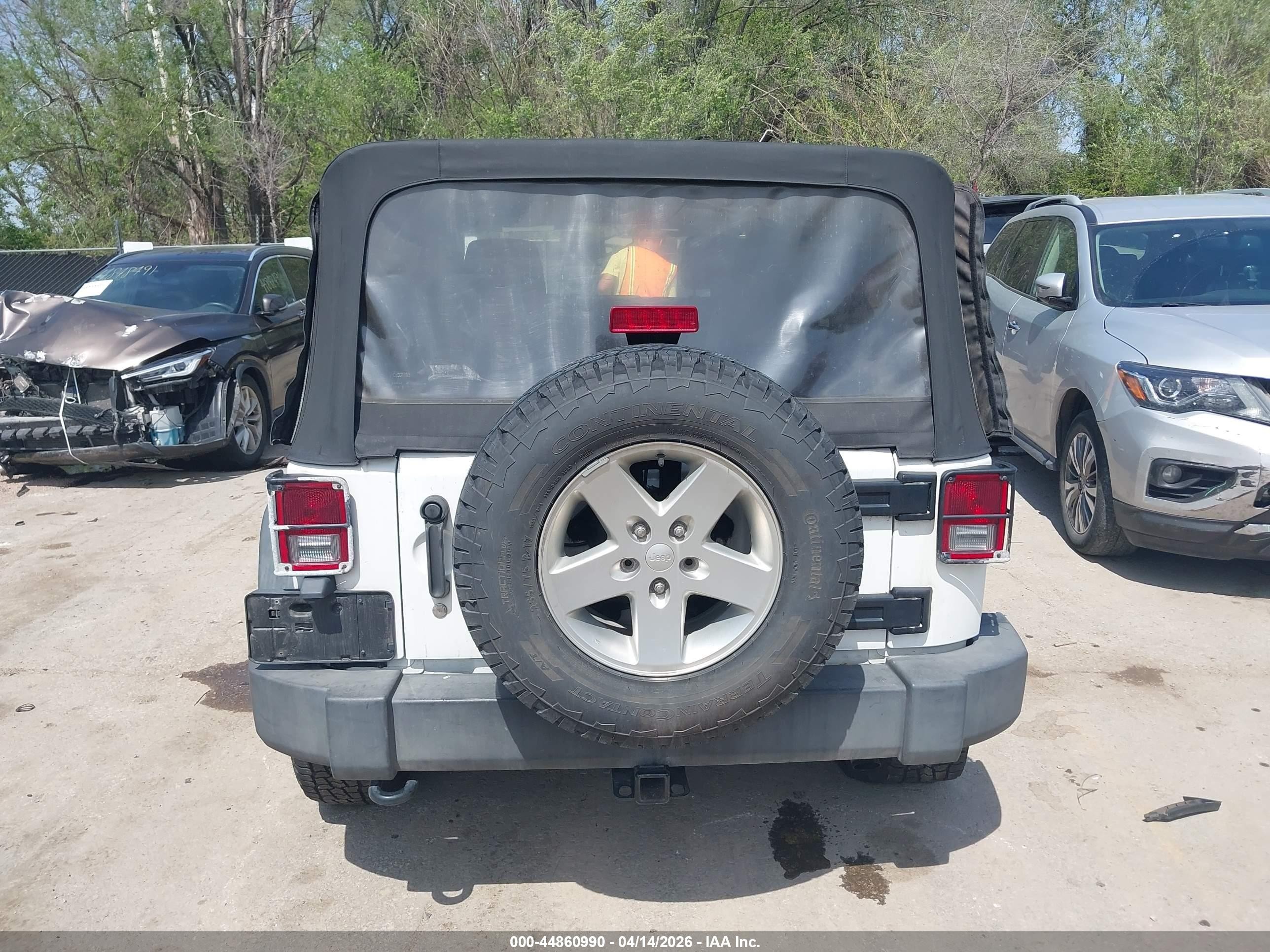 2014 Jeep Wrangler Unlimited Sport White vin: 1C4BJWDG0EL206165